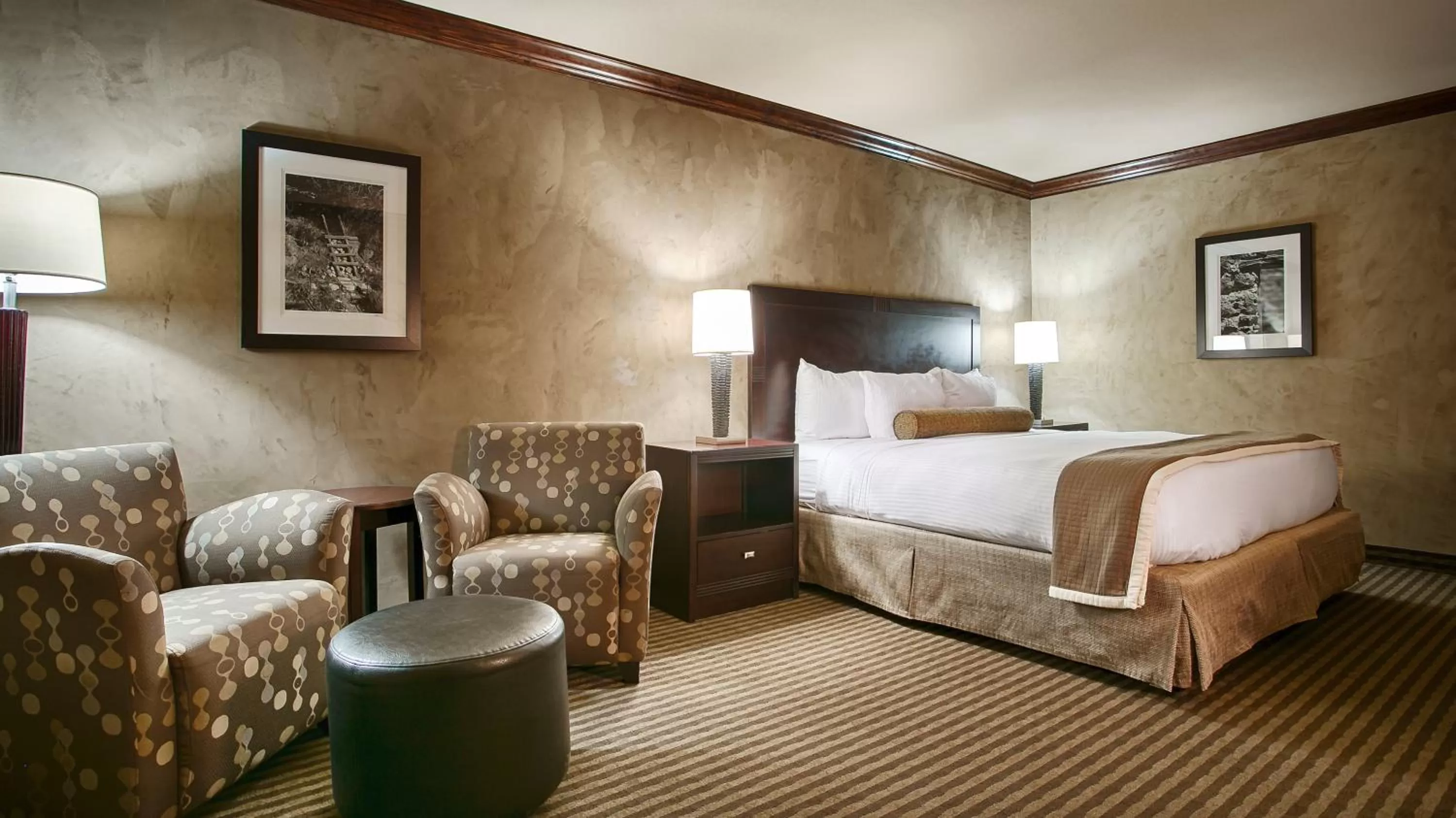 Bedroom, Bed in Best Western Plus Raton Hotel