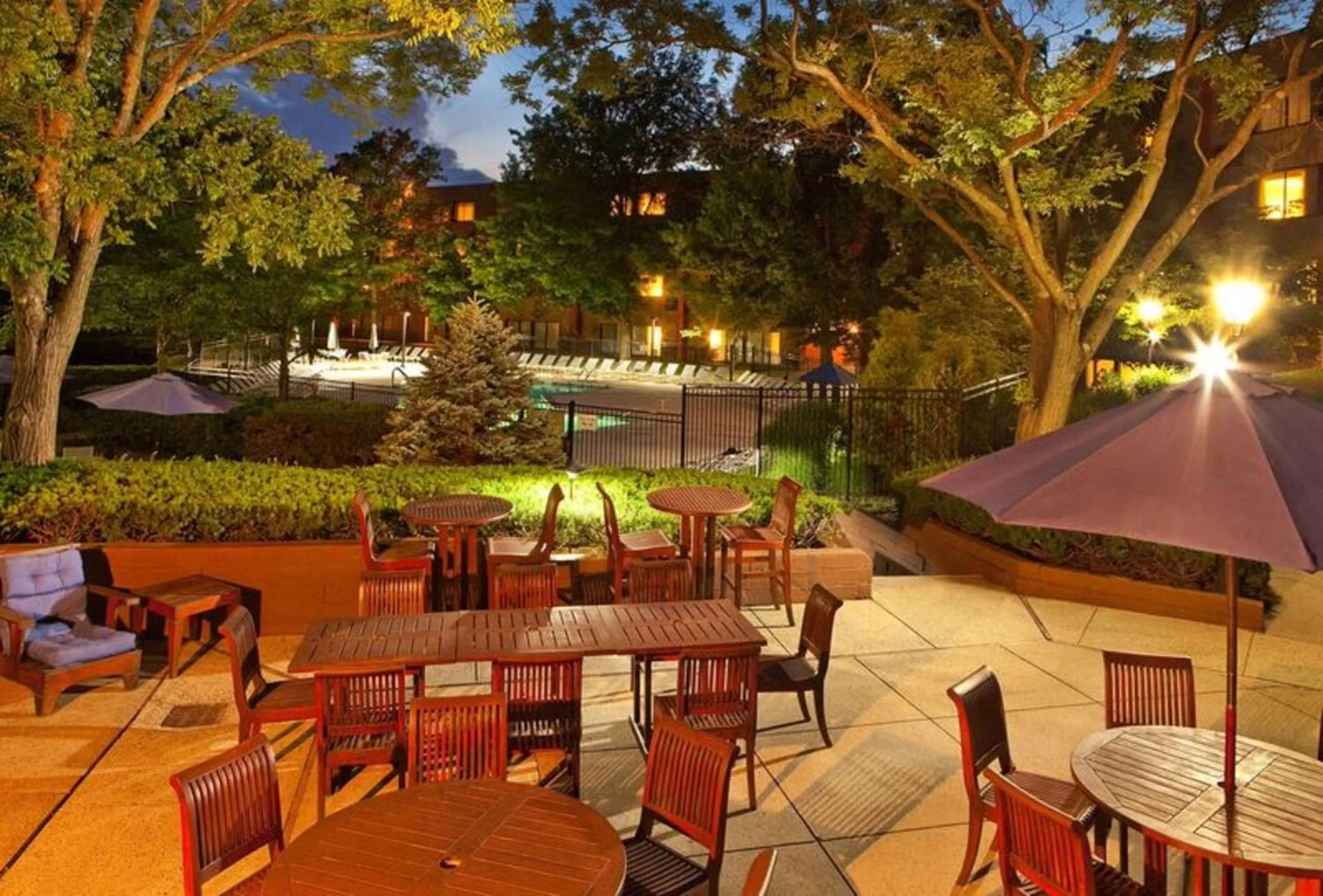 Dining area, Restaurant/Places to Eat in Hilton Woodcliff Lake