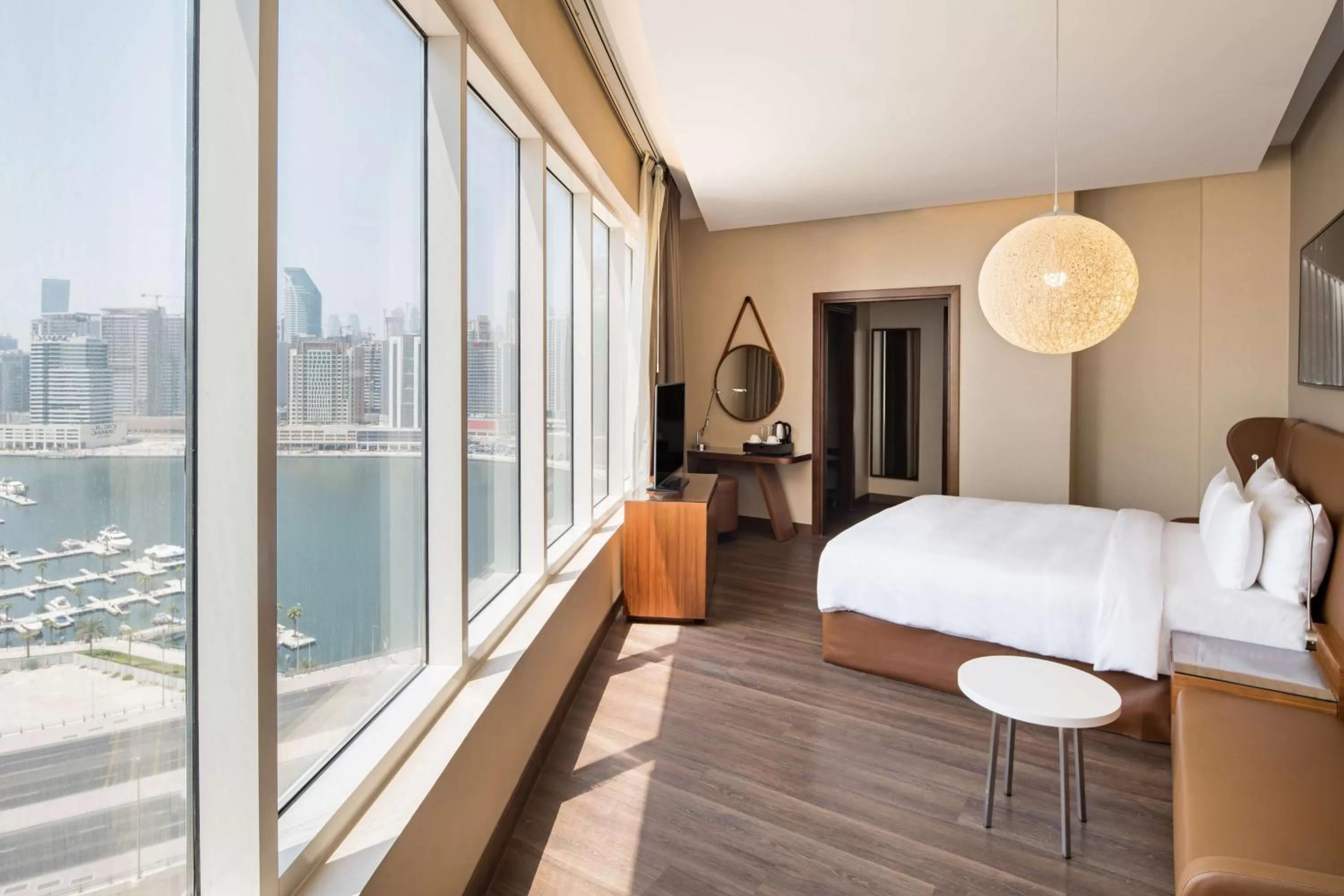 Coffee/tea facilities, Bed in Radisson Blu Hotel, Dubai Canal View