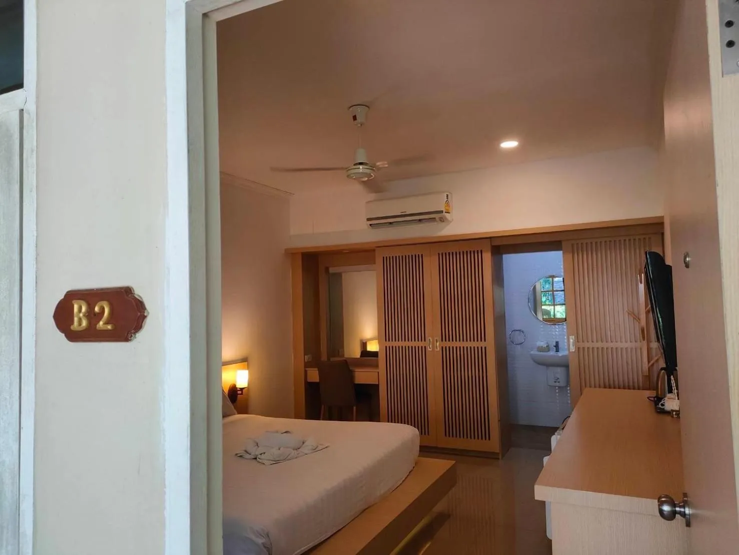 Bedroom, Bed in Garden Home Kata