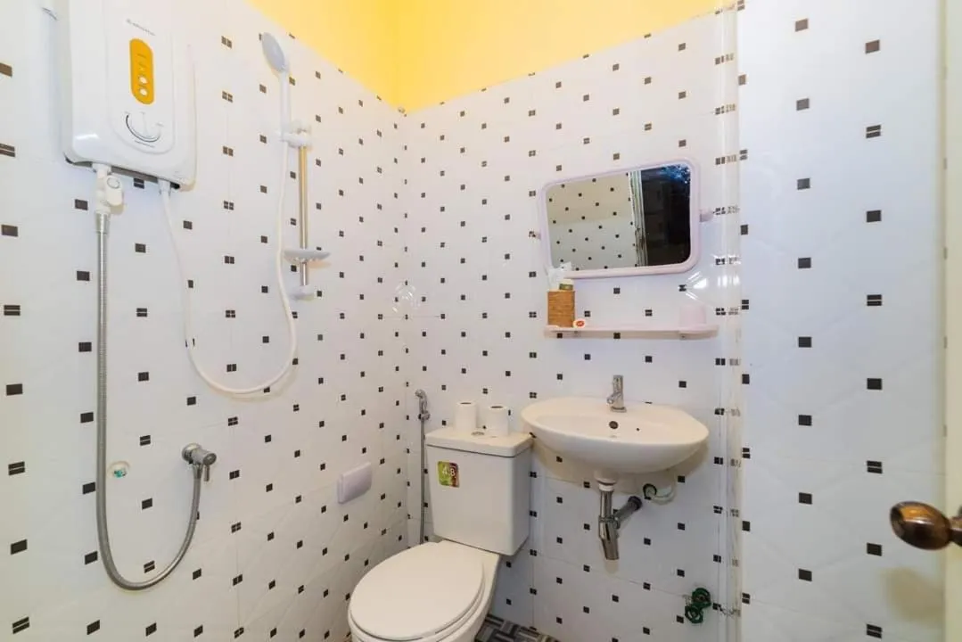 Toilet in Siem Reap Comforts Hostel