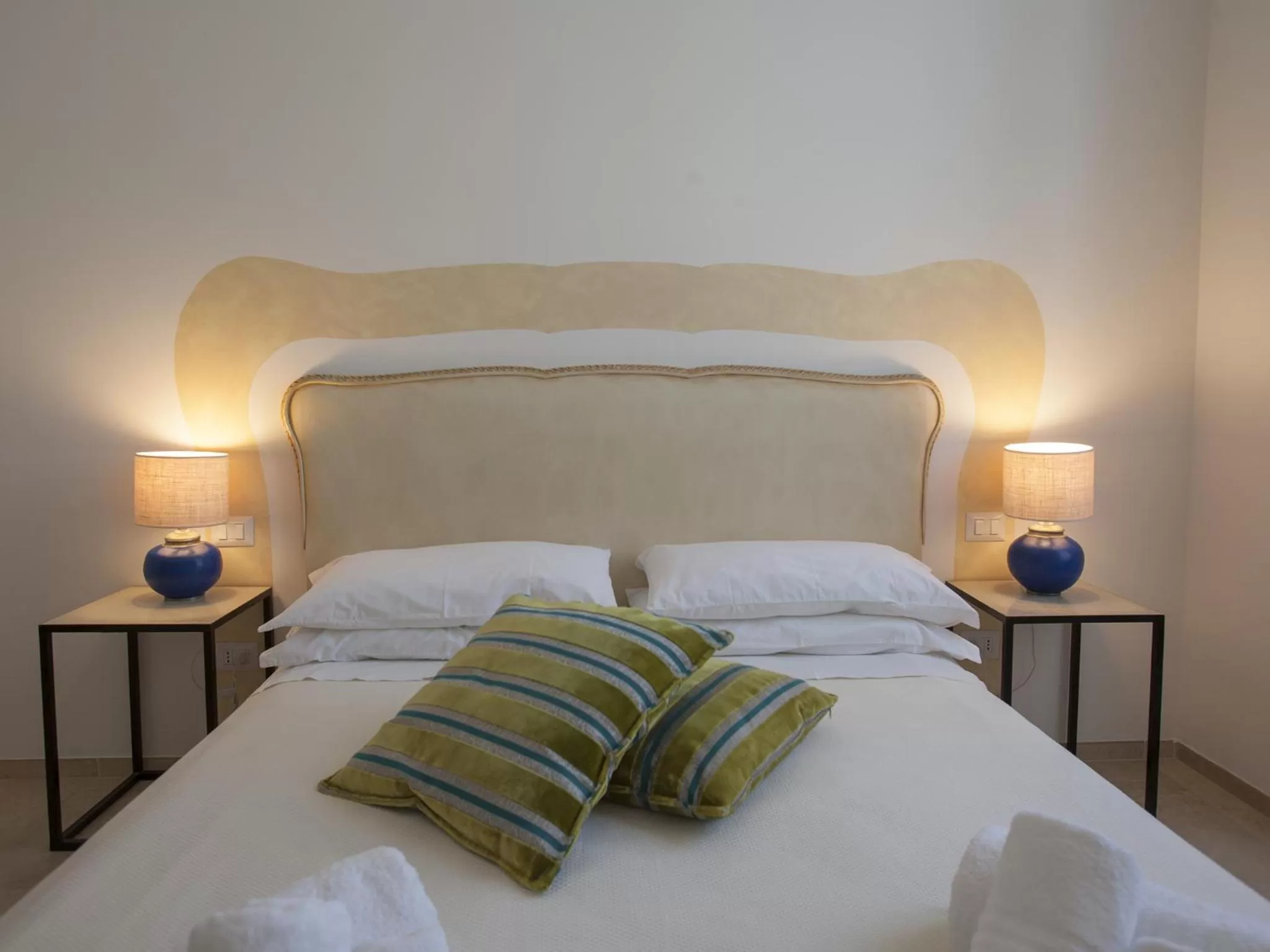 Decorative detail, Bed in Suite Nina