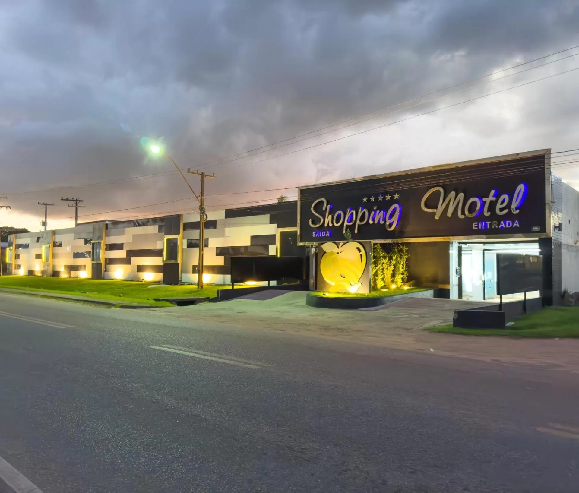 Location in Shopping Motel