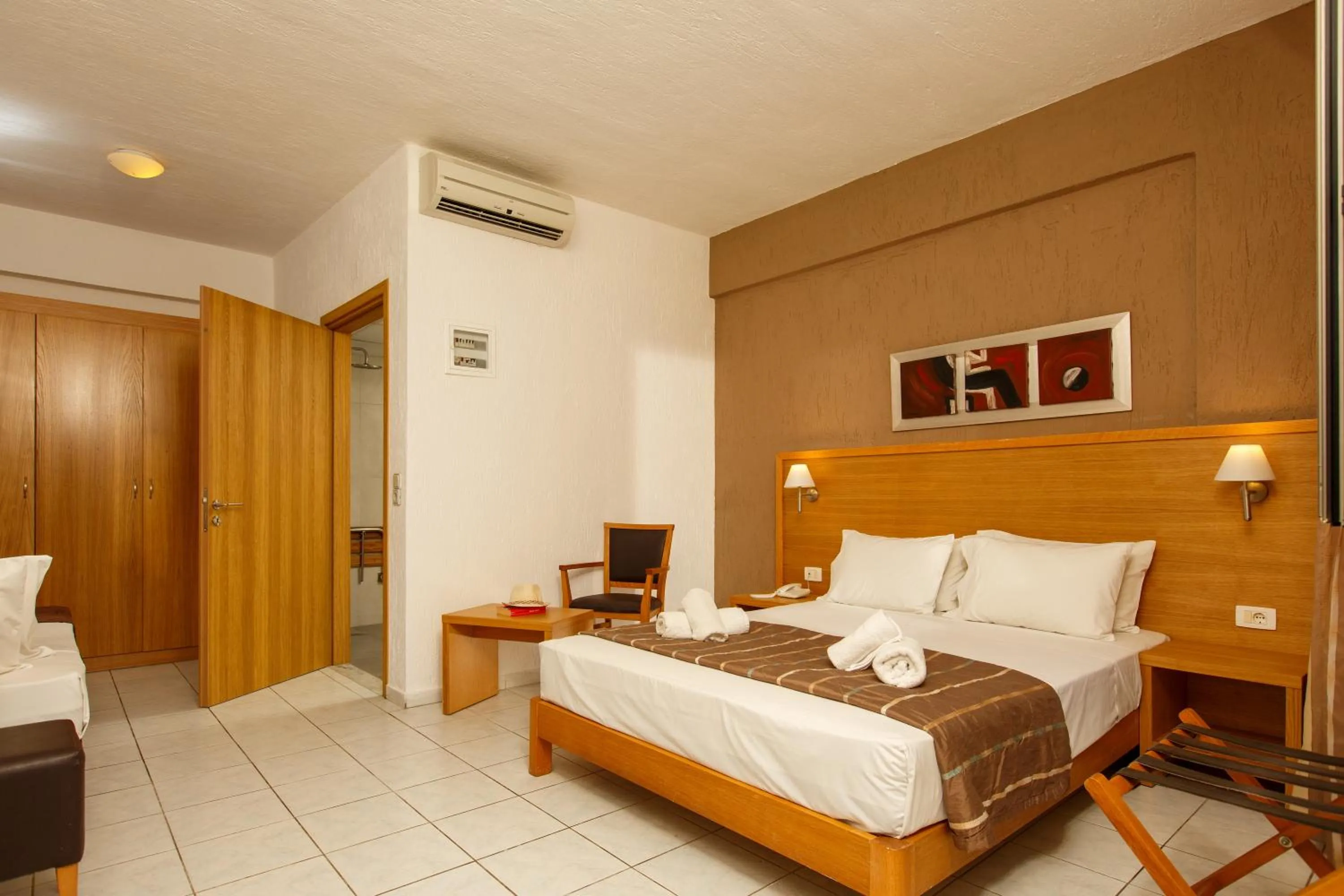 Property building, Bed in Europa Beach Hotel