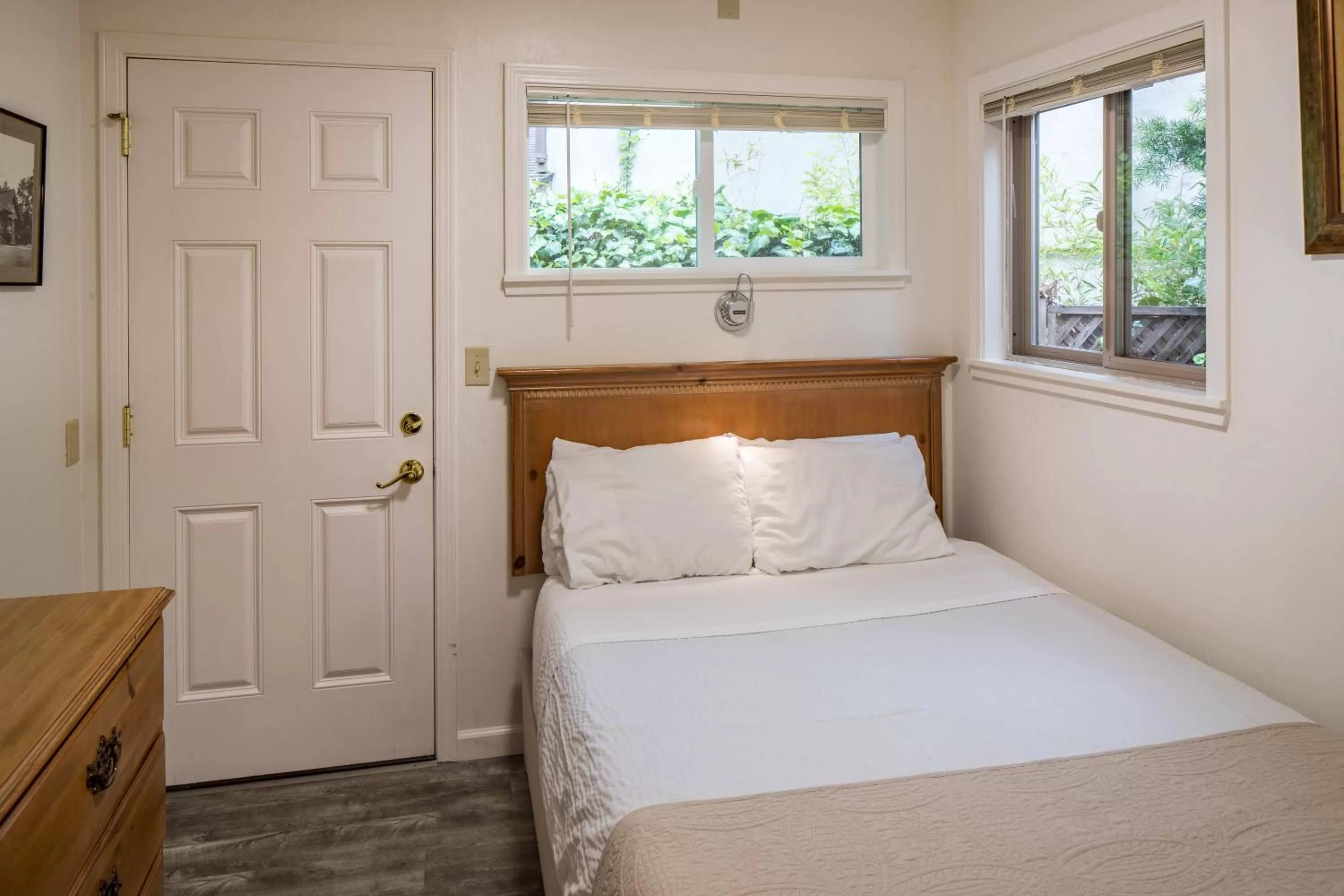 Bedroom, Bed in Andril Fireplace Cottages