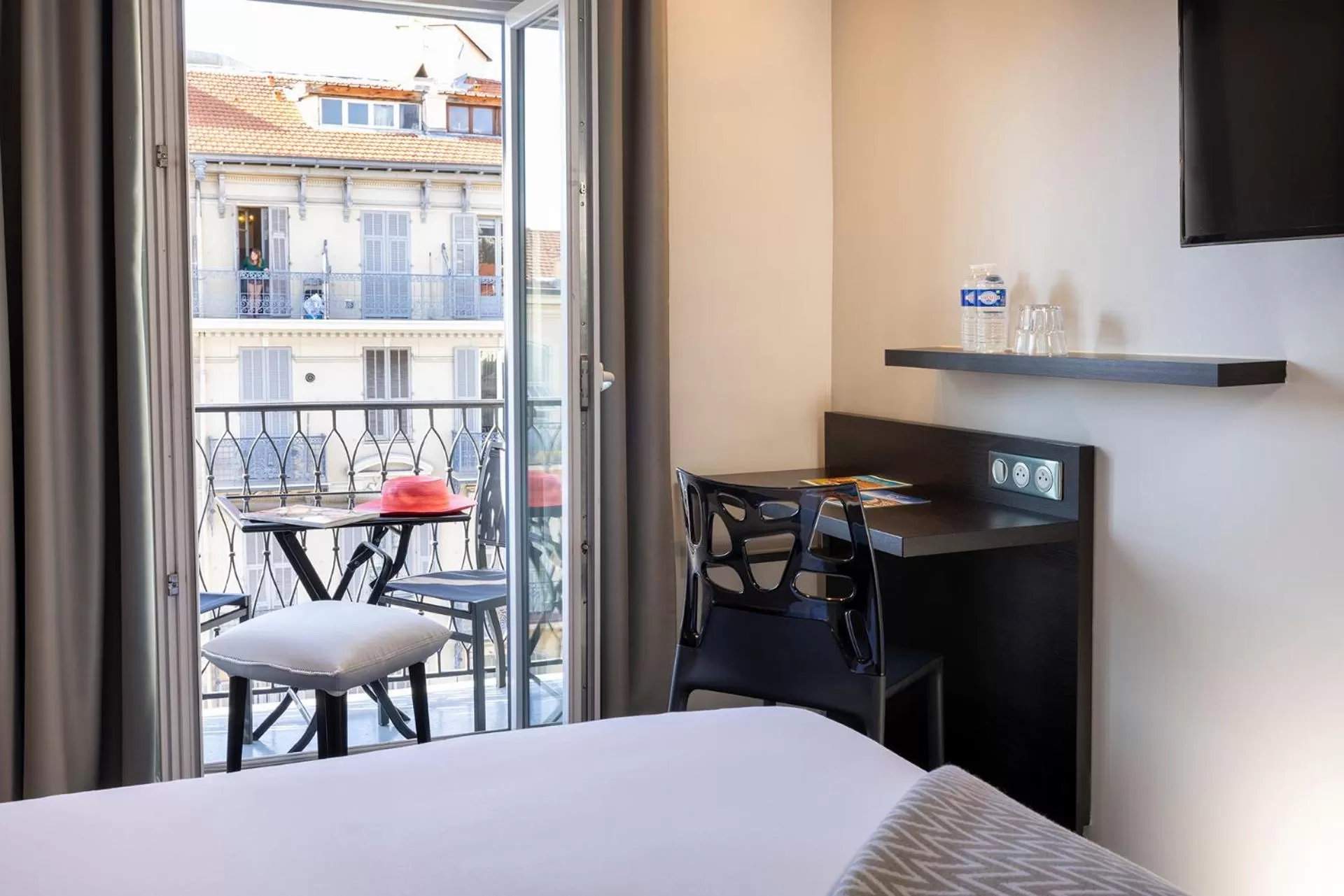 Bed in Hotel 64 Nice