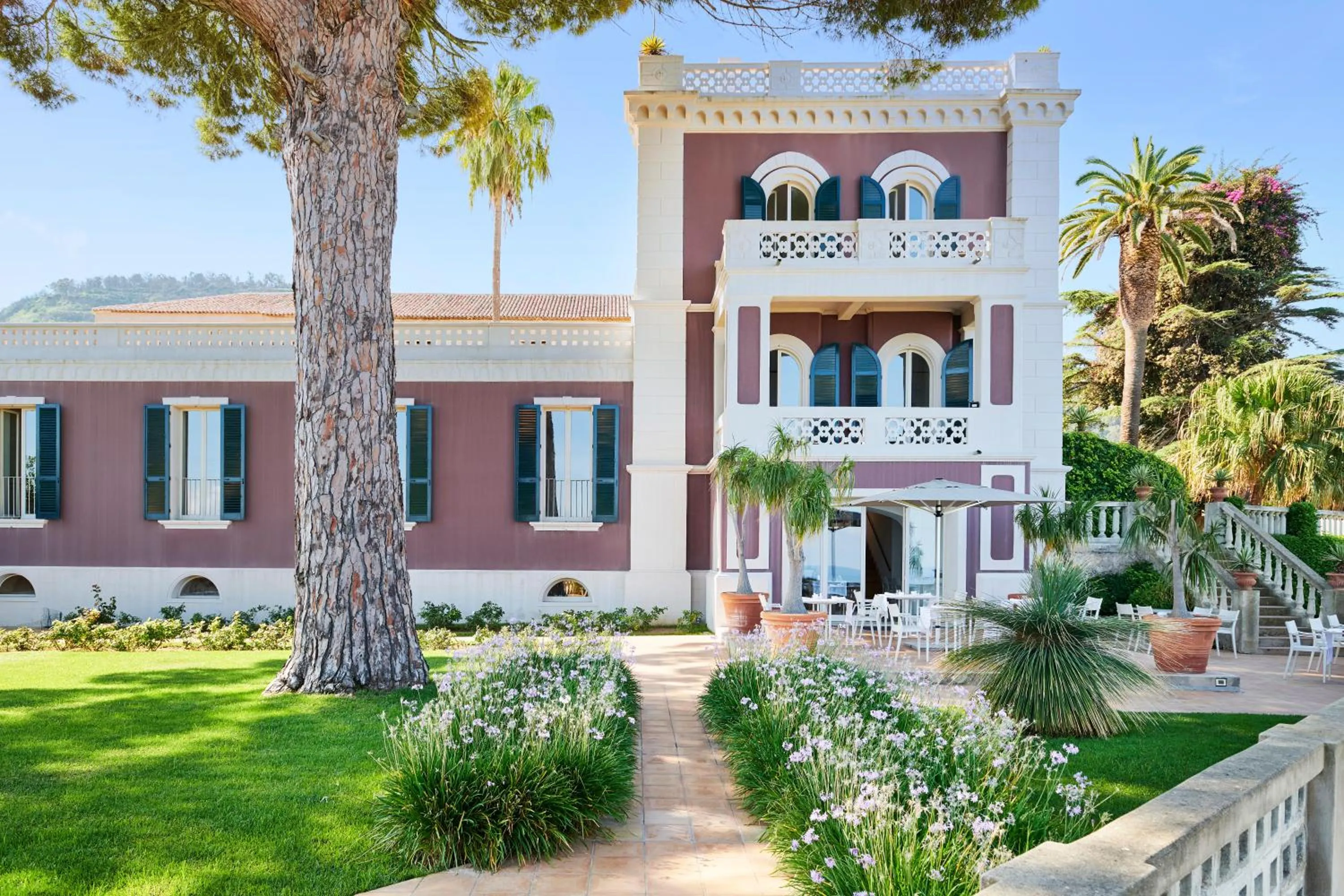 Property building in Villa Paola