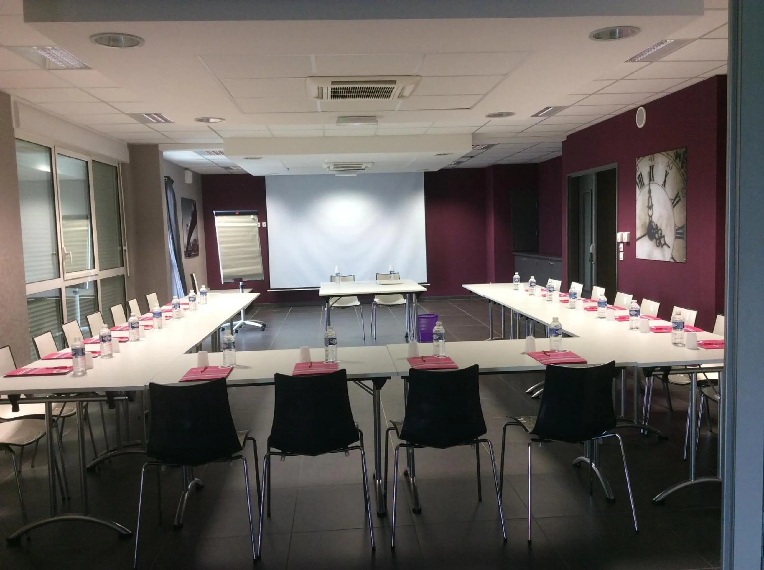 Business facilities in The Originals City, Hôtel des Lys, Dreux