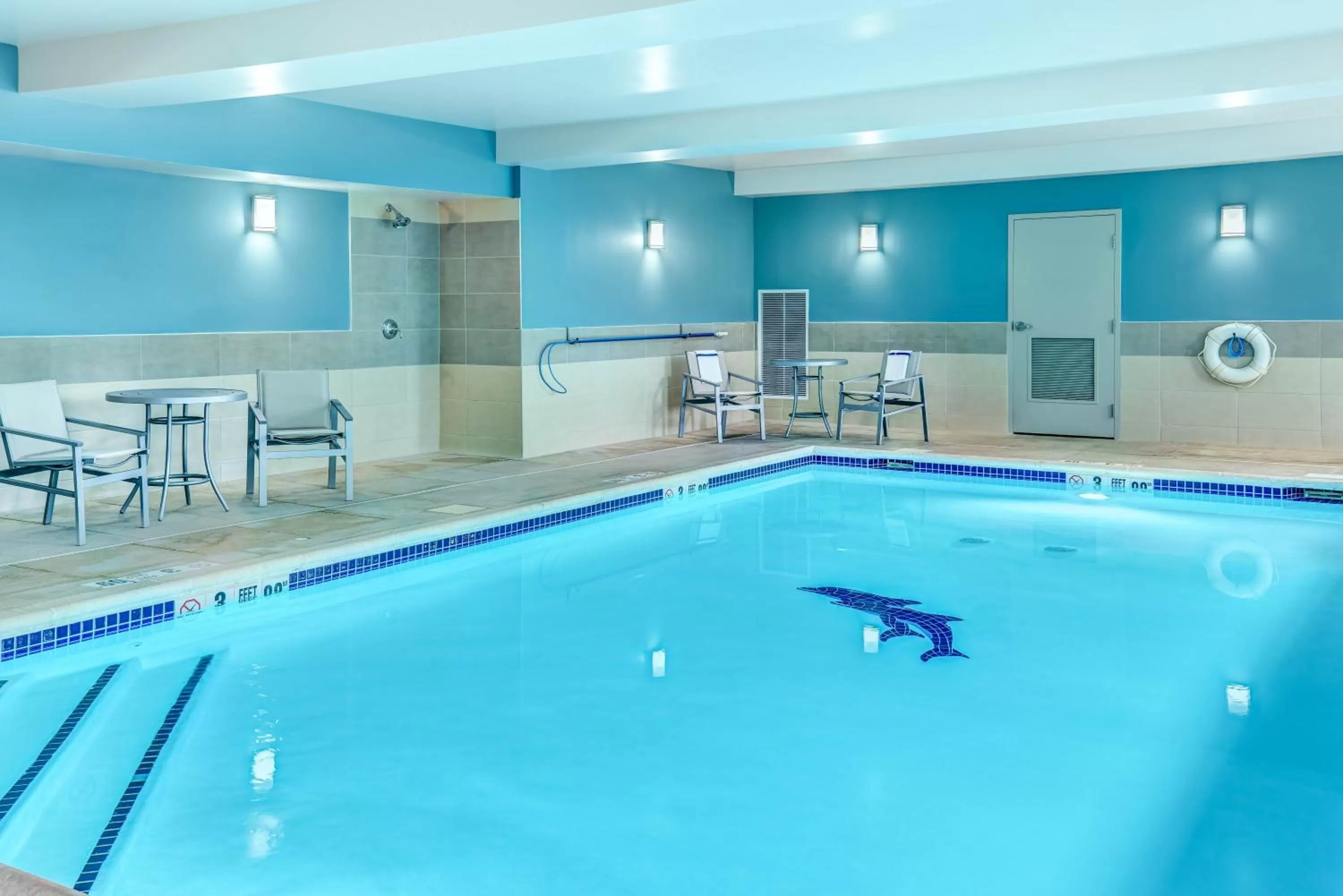 Swimming pool in Holiday Inn Express Woodbridge by IHG