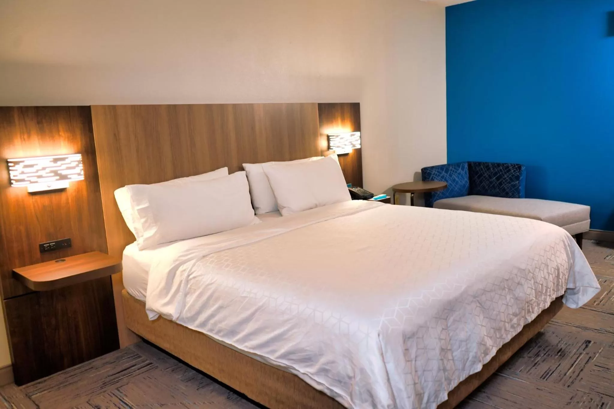 Photo of the whole room, Bed in Holiday Inn Express Hotel & Suites Tampa-Oldsmar by IHG