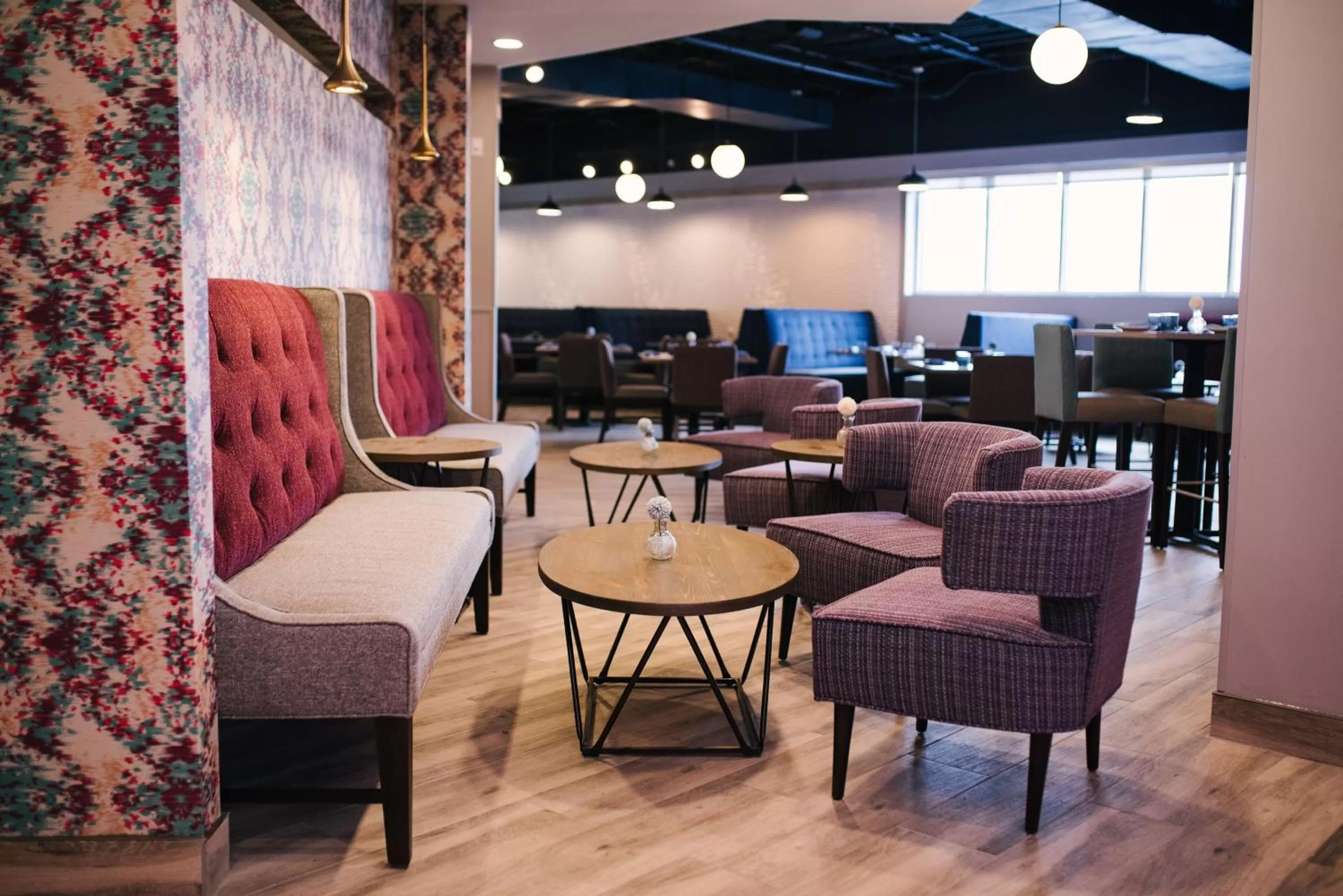 Lounge or bar in Holiday Inn Philadelphia-Cherry Hill by IHG