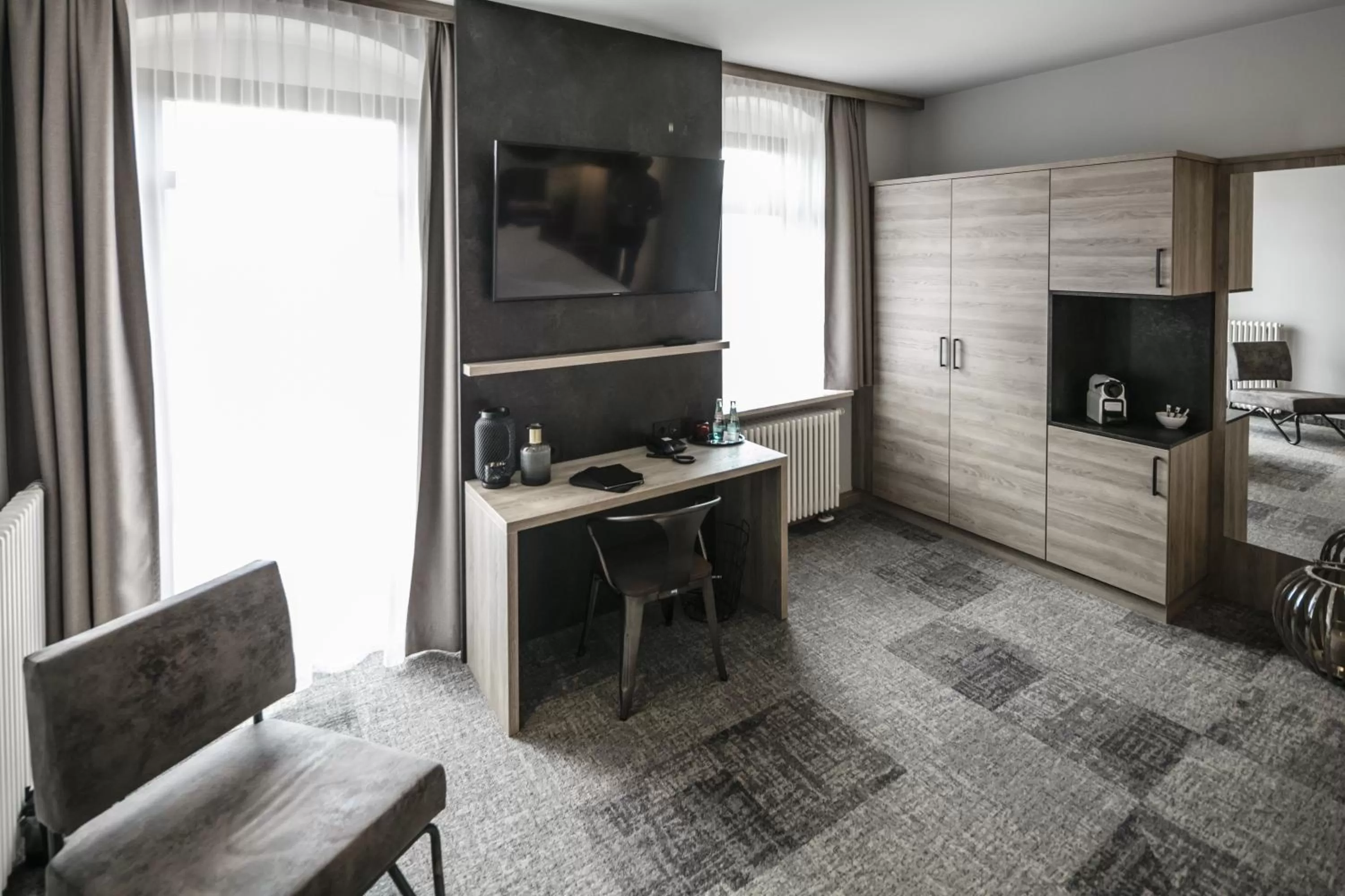 TV and multimedia in alexxanders Hotel & Boardinghouse, Restaurant