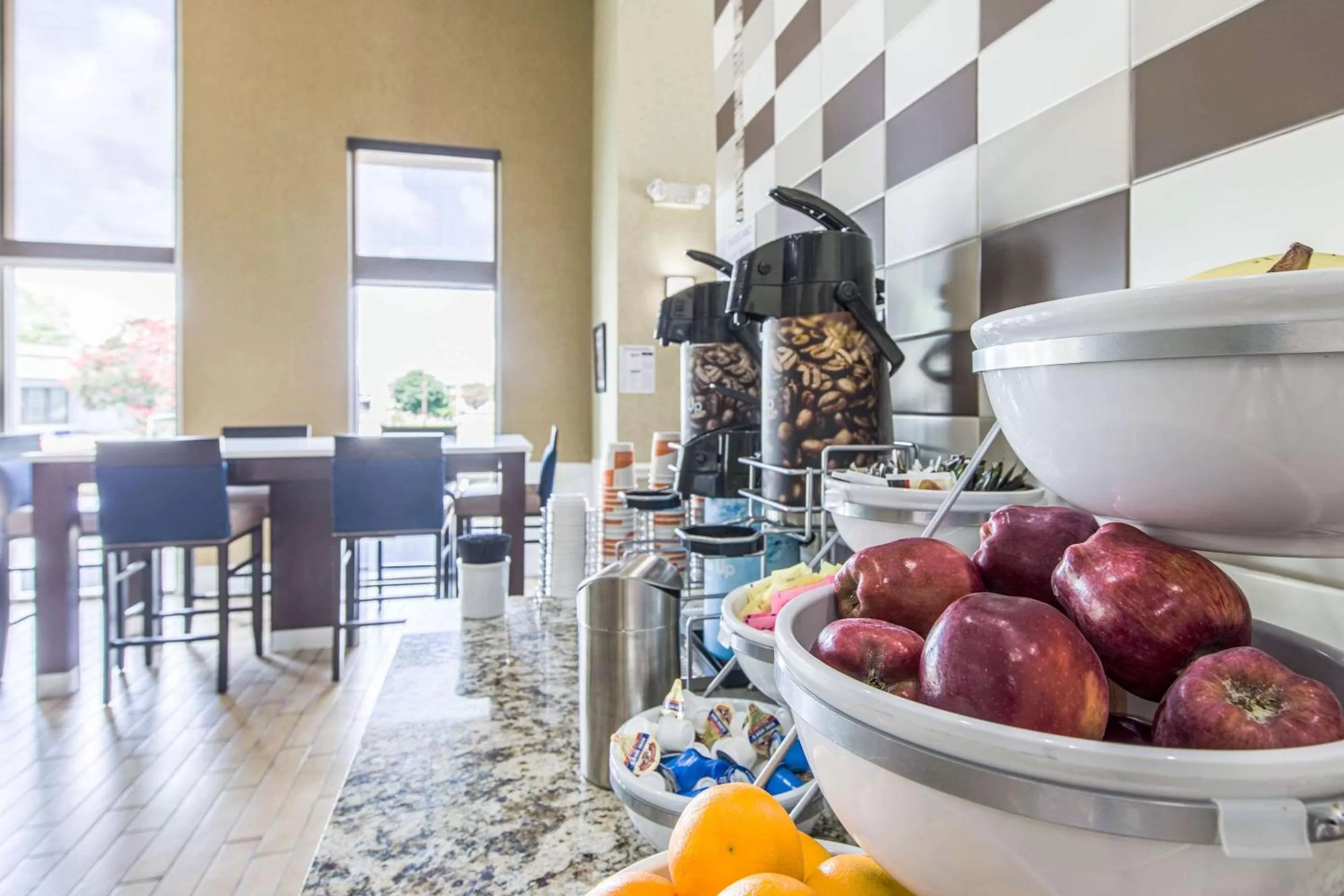 Restaurant/places to eat in Comfort Inn & Suites Greenwood near University