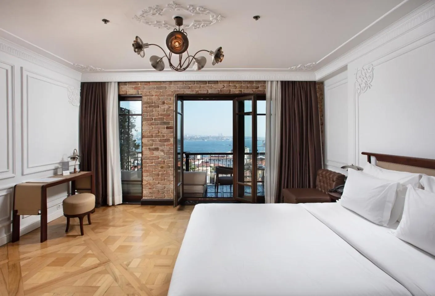 Photo of the whole room, Bed in Georges Hotel Galata