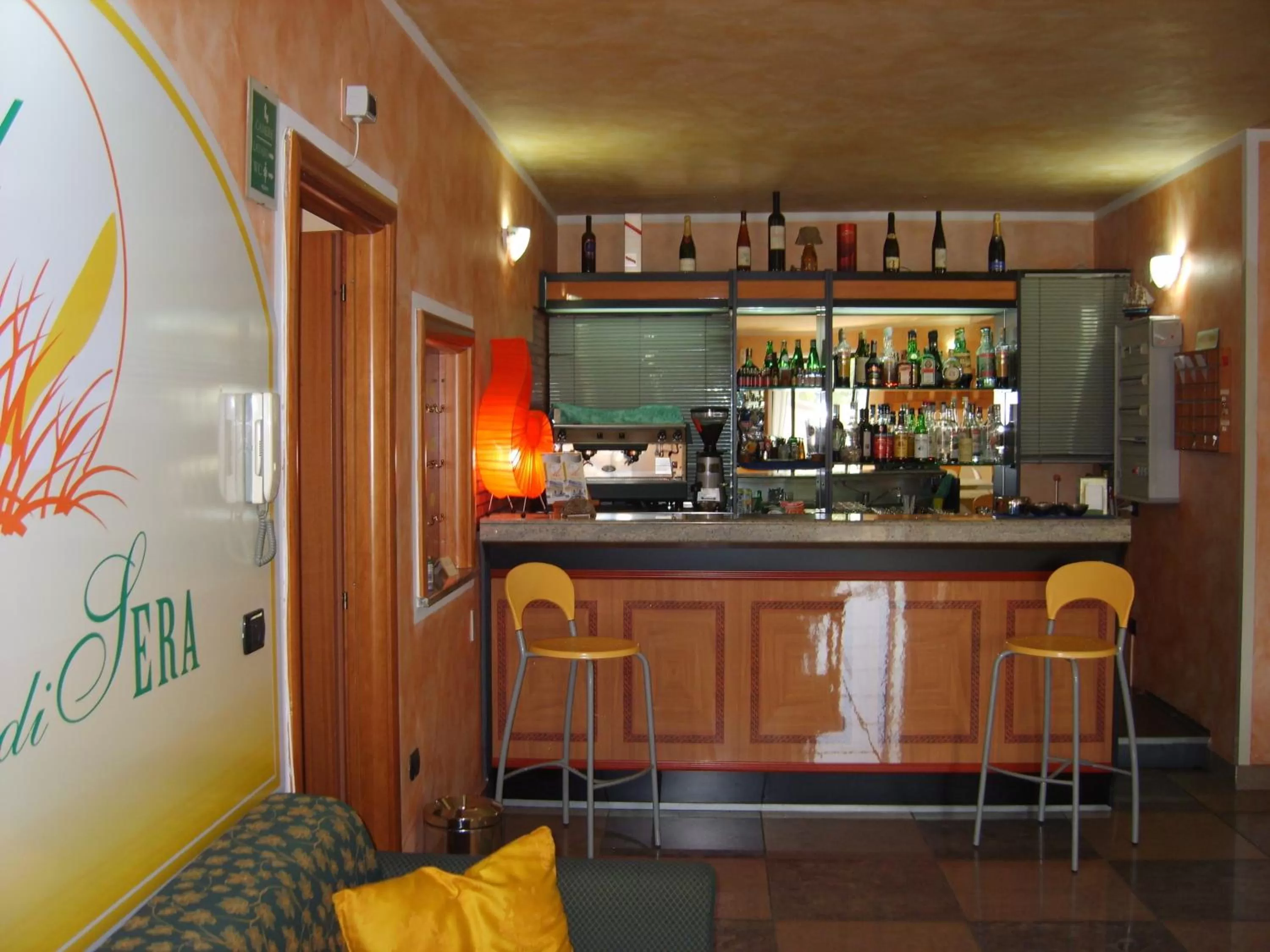 Lounge or bar in Hotel Rosso Di Sera