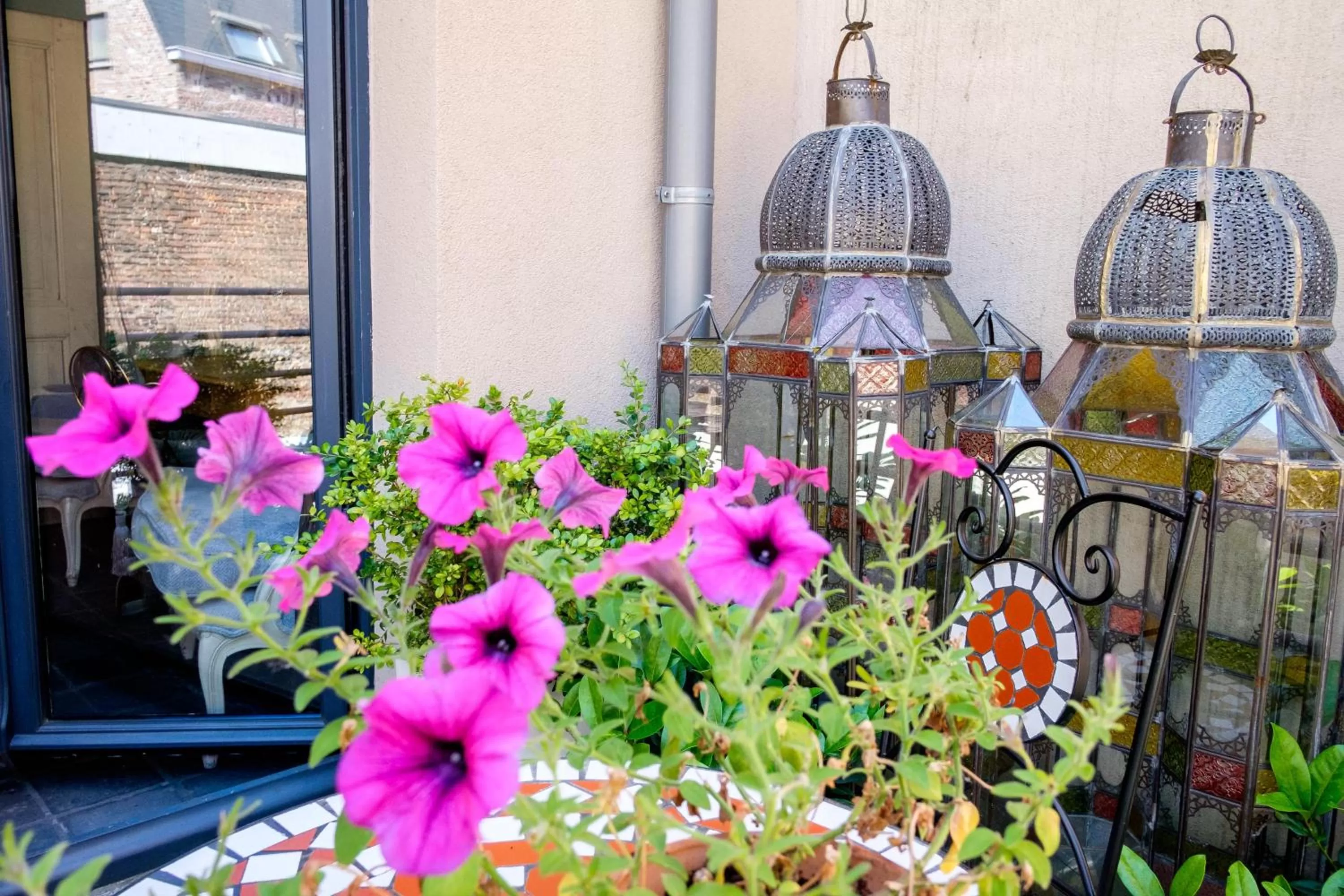 Spring in Hotel Diamonds and Pearls