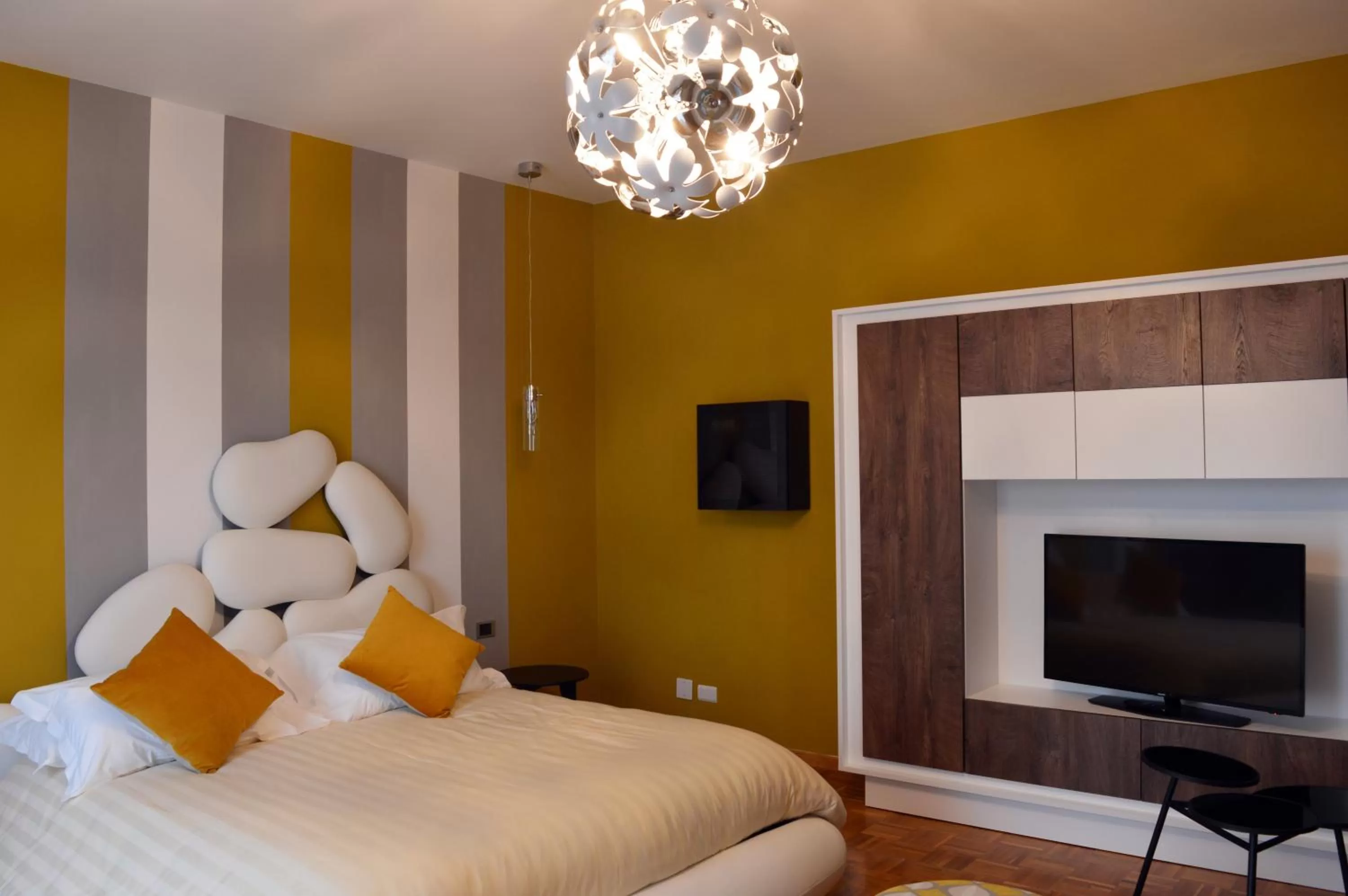 Bed in Panoramic Villa Garassino - country rooms and fine restaurant