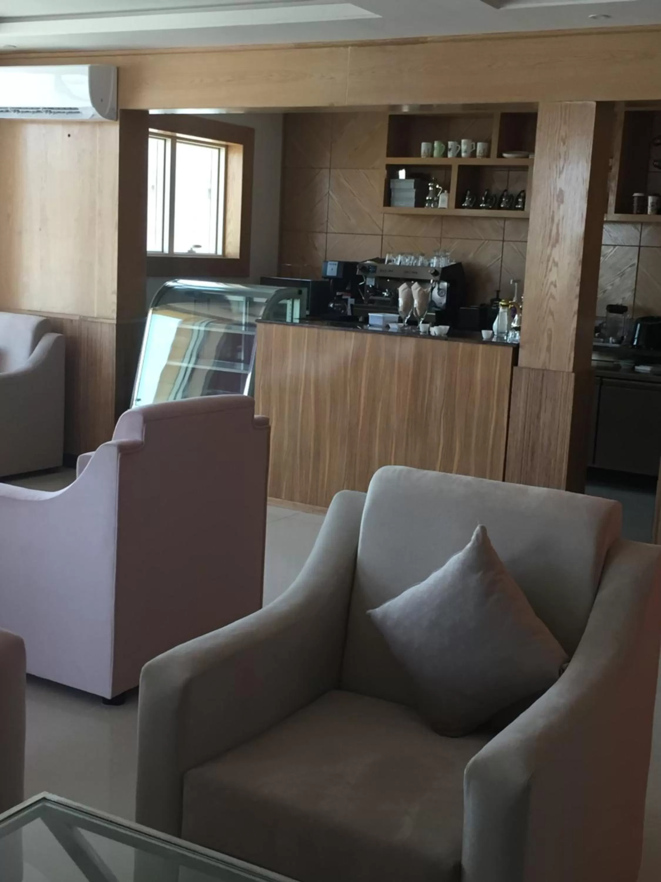 Lounge/Bar in Arif Housing Units