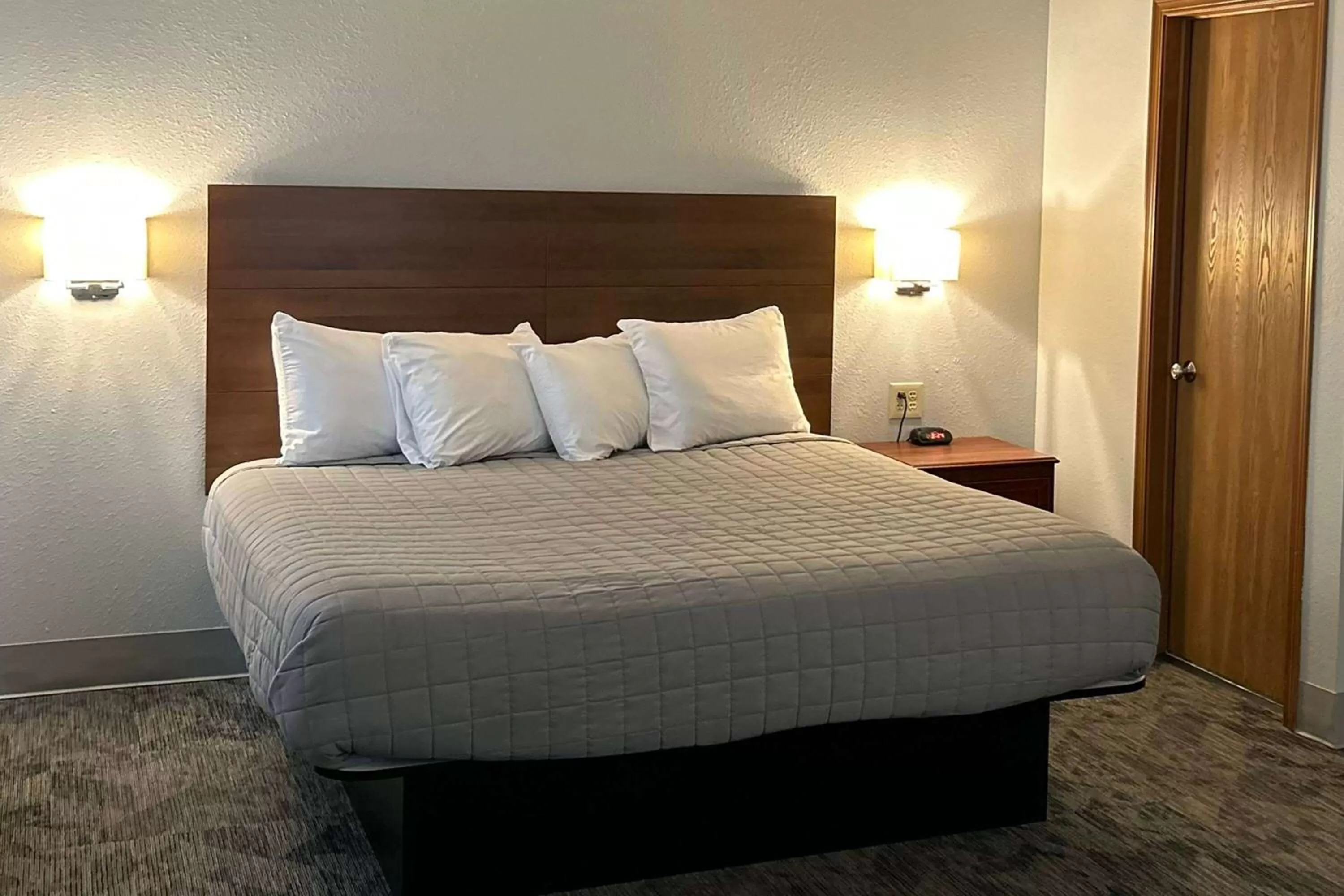 Photo of the whole room, Bed in Travelodge by Wyndham Lincoln South