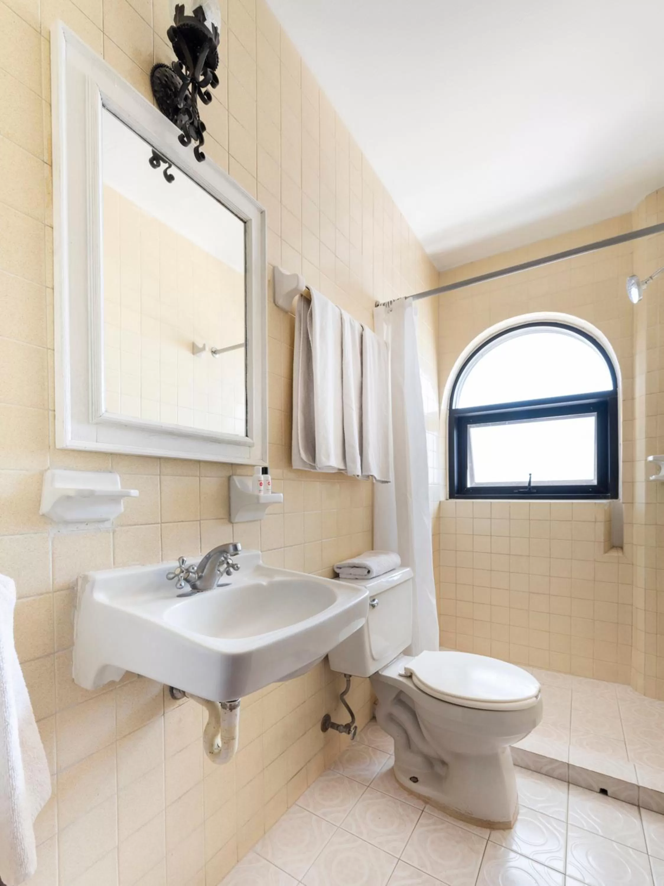 Bathroom in Suites Internacional