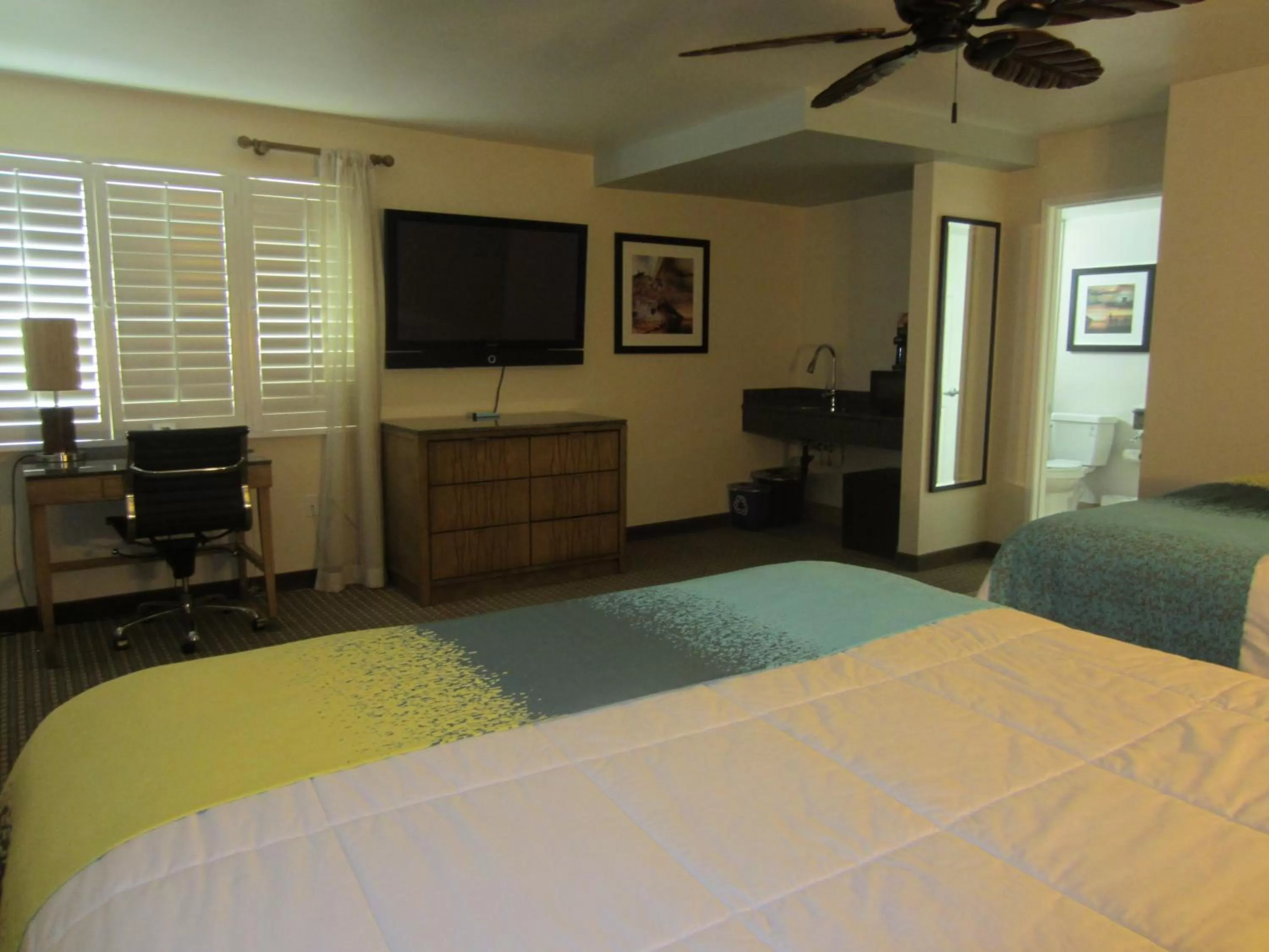 Photo of the whole room, Bed in PB Surf Beachside Inn