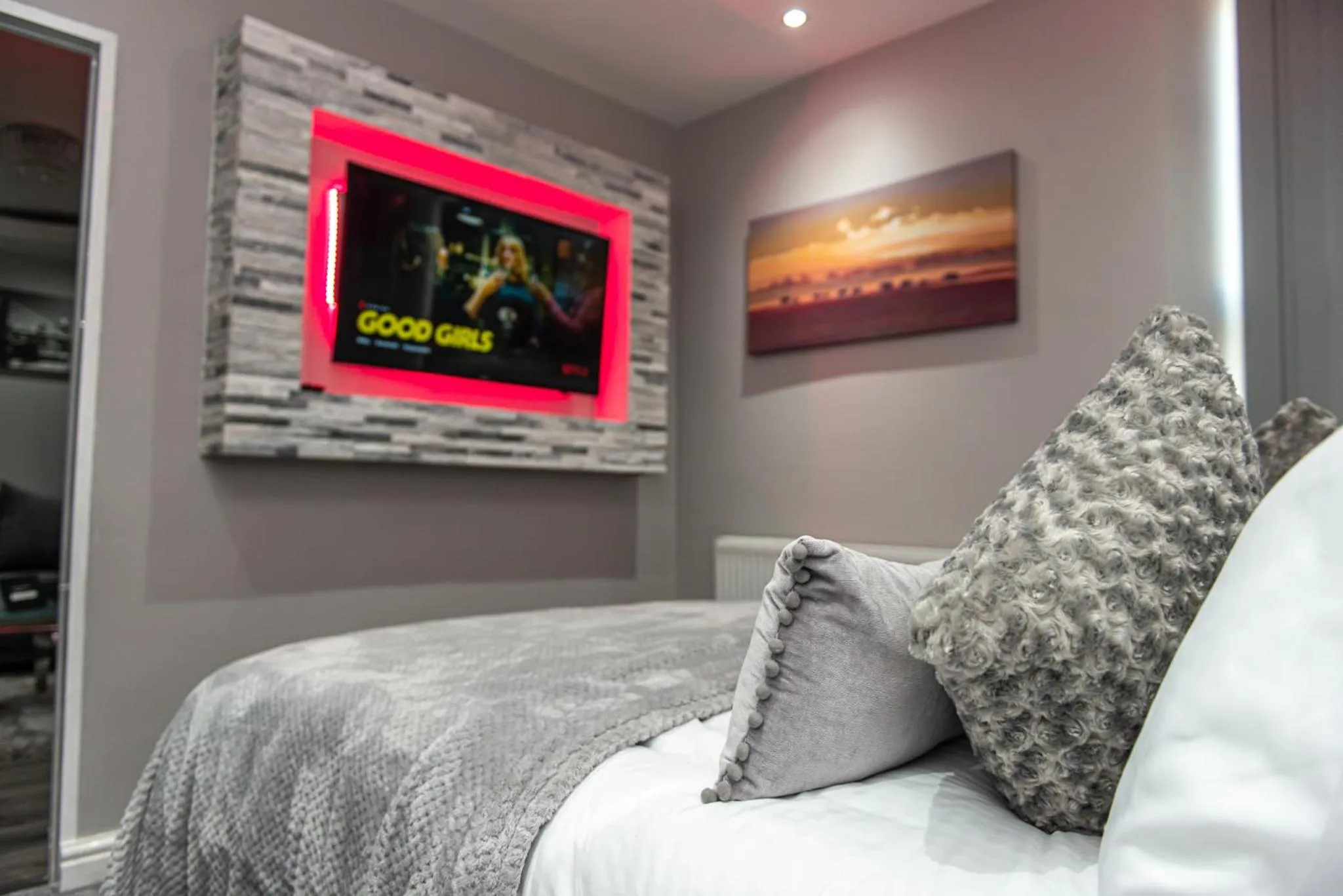 Bedroom, Bed in Meridian Serviced Apartments