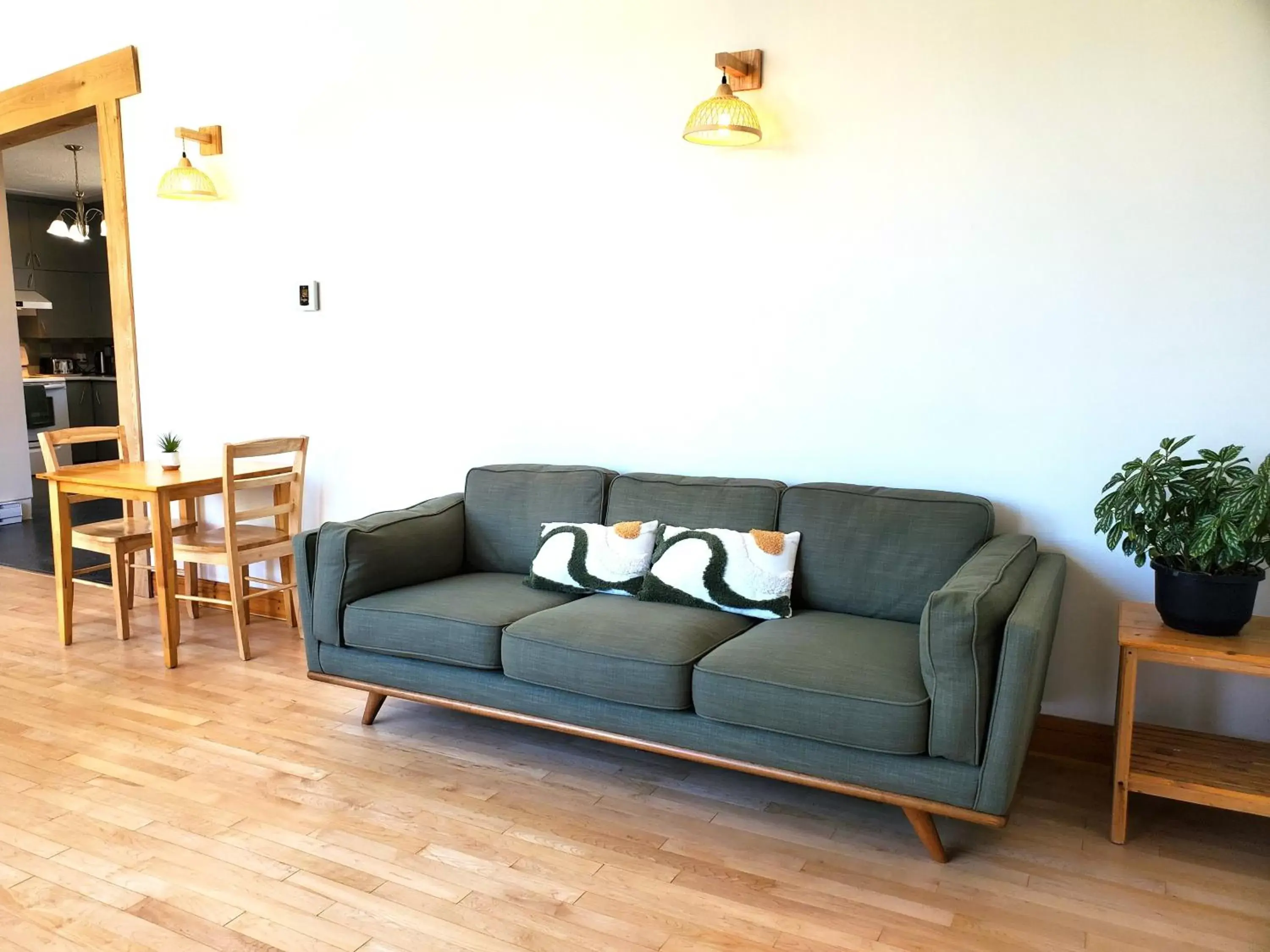 Queen Room with Shared Bathroom in Auberge Mélilot Queen Room with Shared Bathroom in Auberge Mélilot