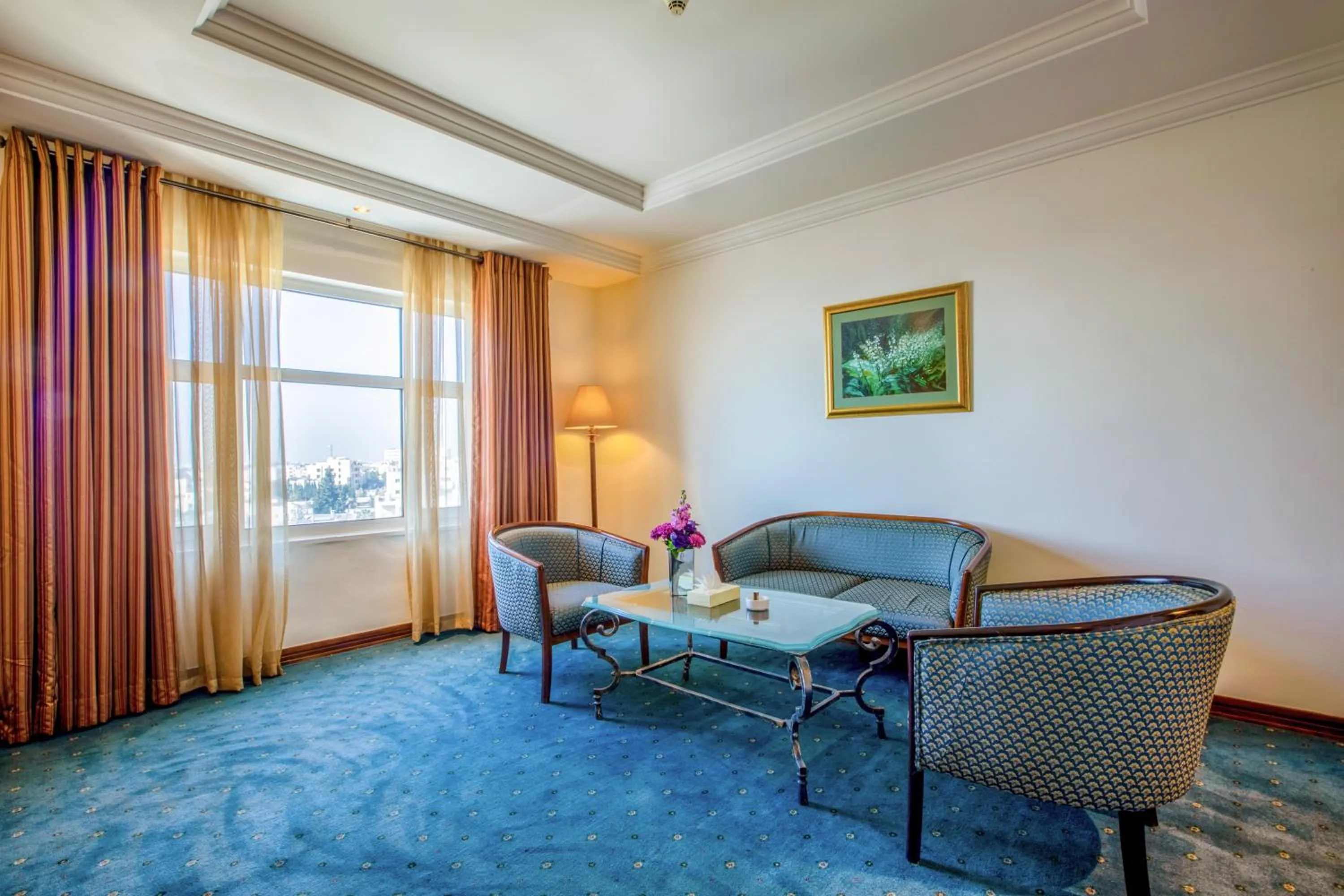 Living room in Bristol Hotel