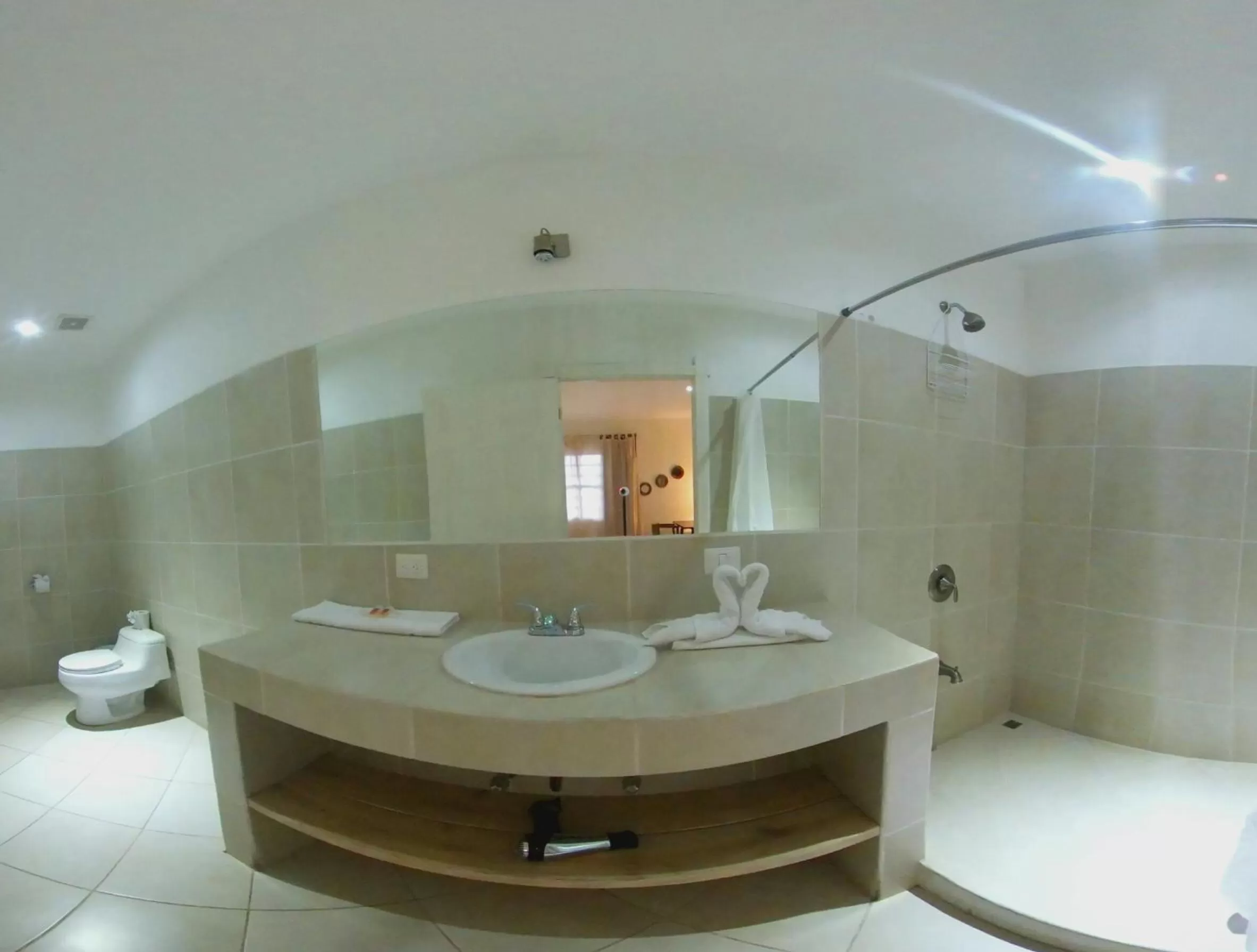 Shower in Hotel Luisiana