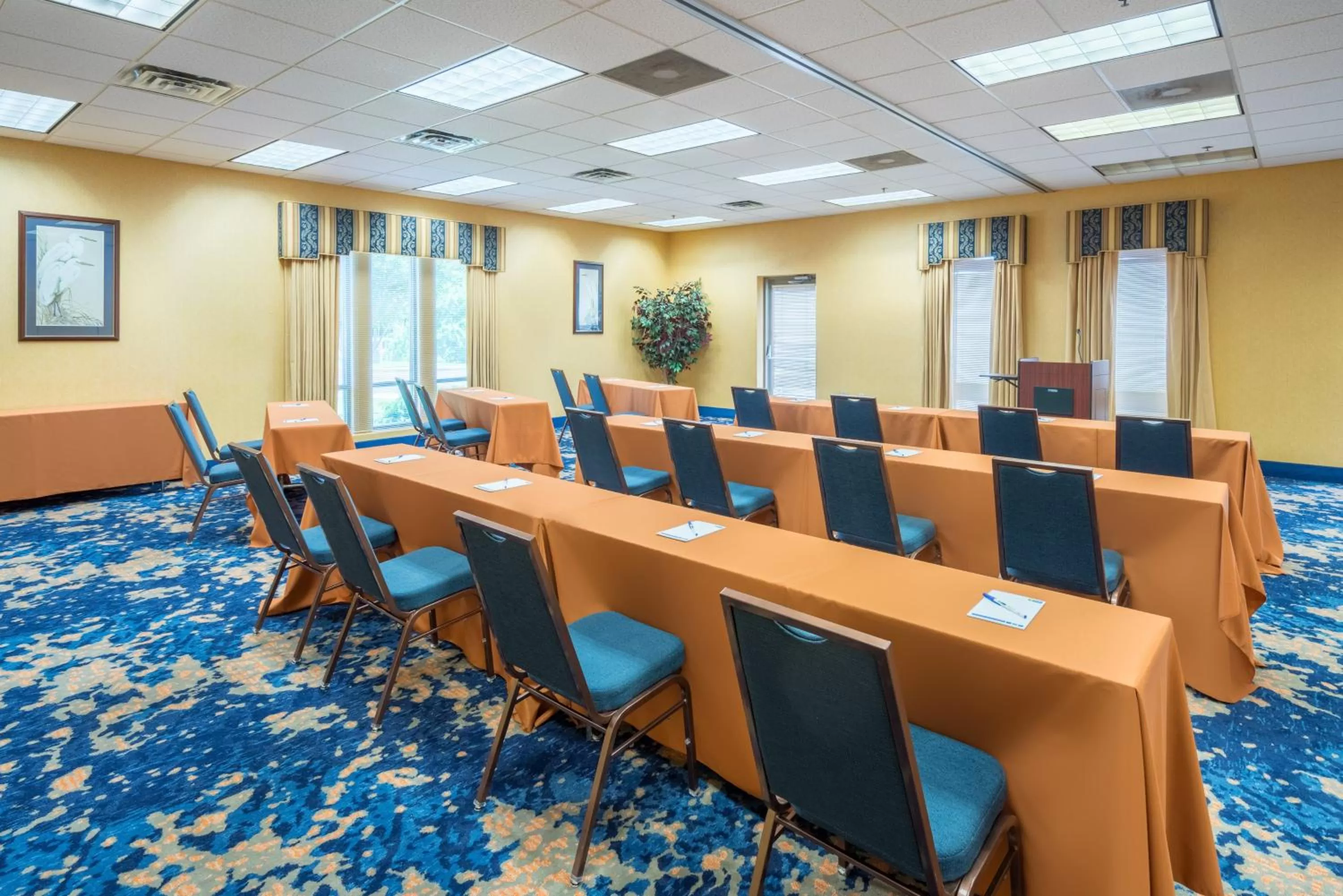 Meeting/conference room in Holiday Inn Express Cambridge by IHG