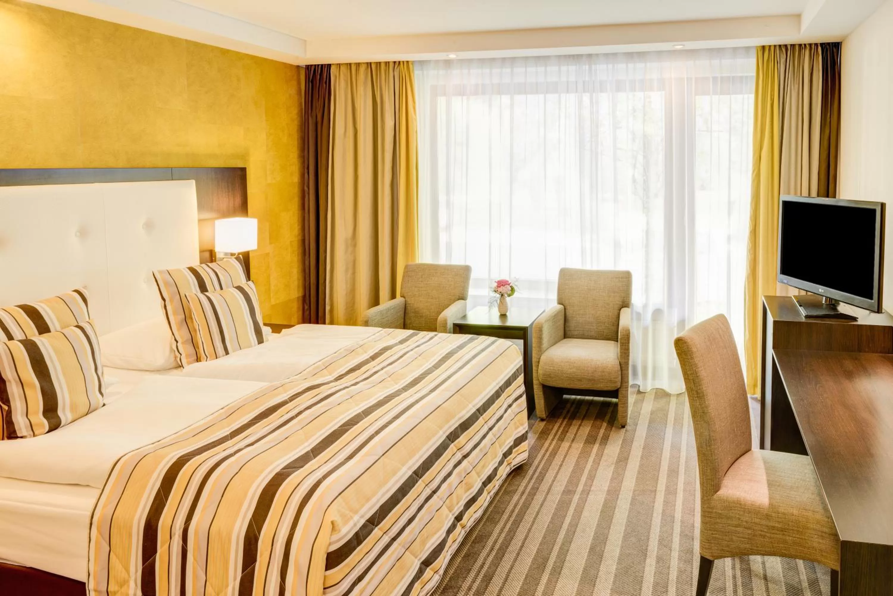 Bedroom, Bed in Hotel Moers van der Valk