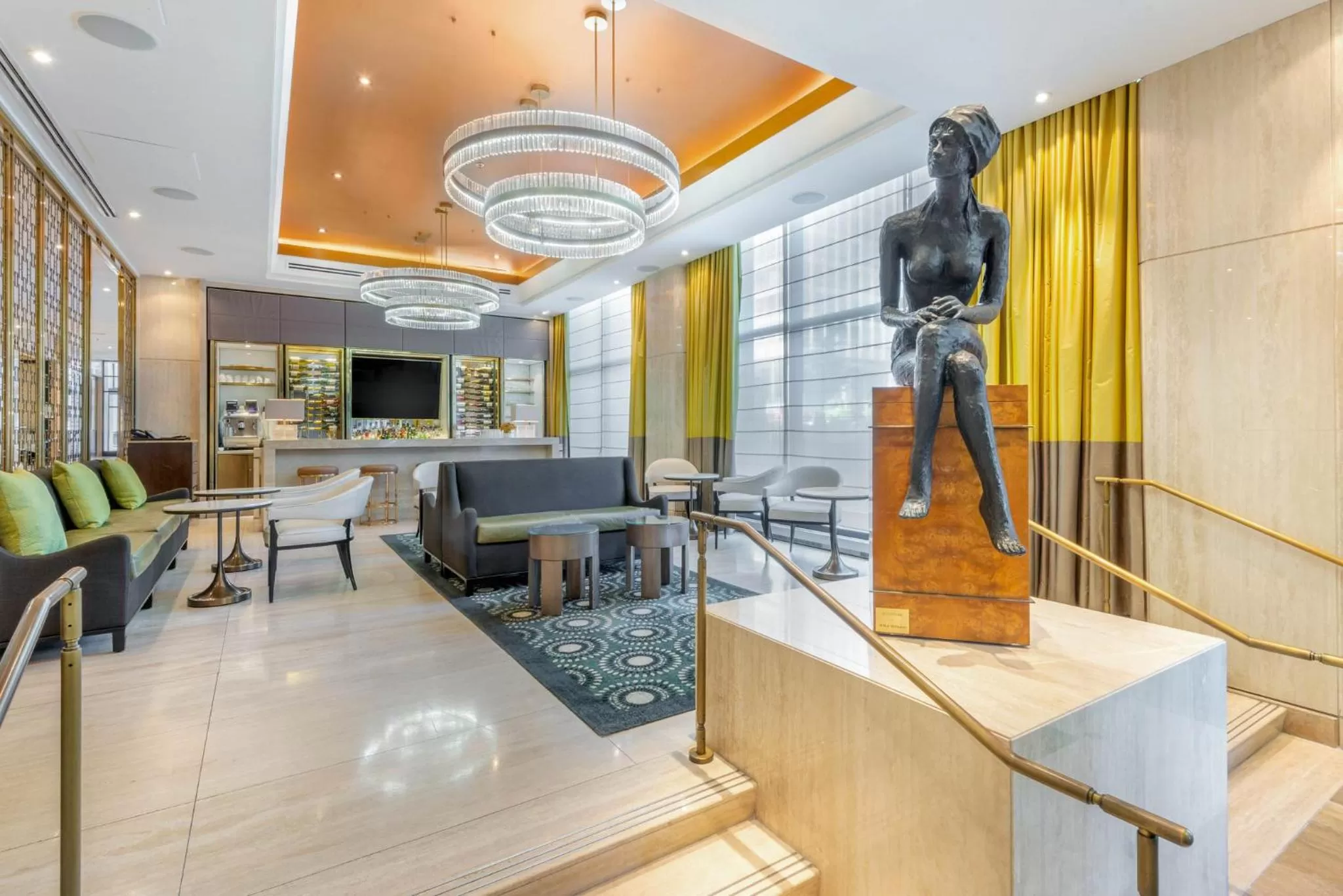 Lounge or bar in Omni Mont-Royal Hotel