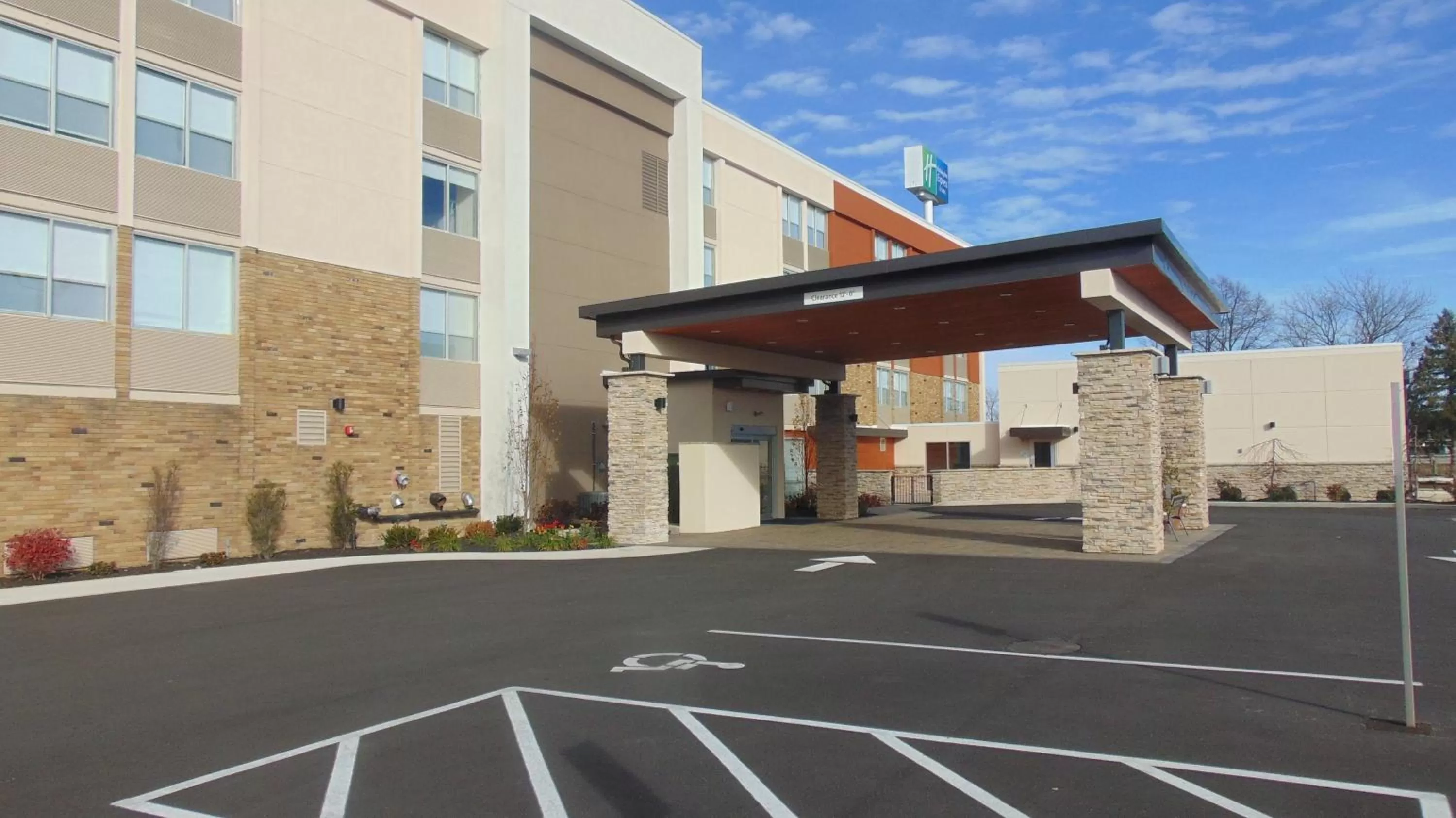 Property building in Holiday Inn Express & Suites Wapakoneta by IHG