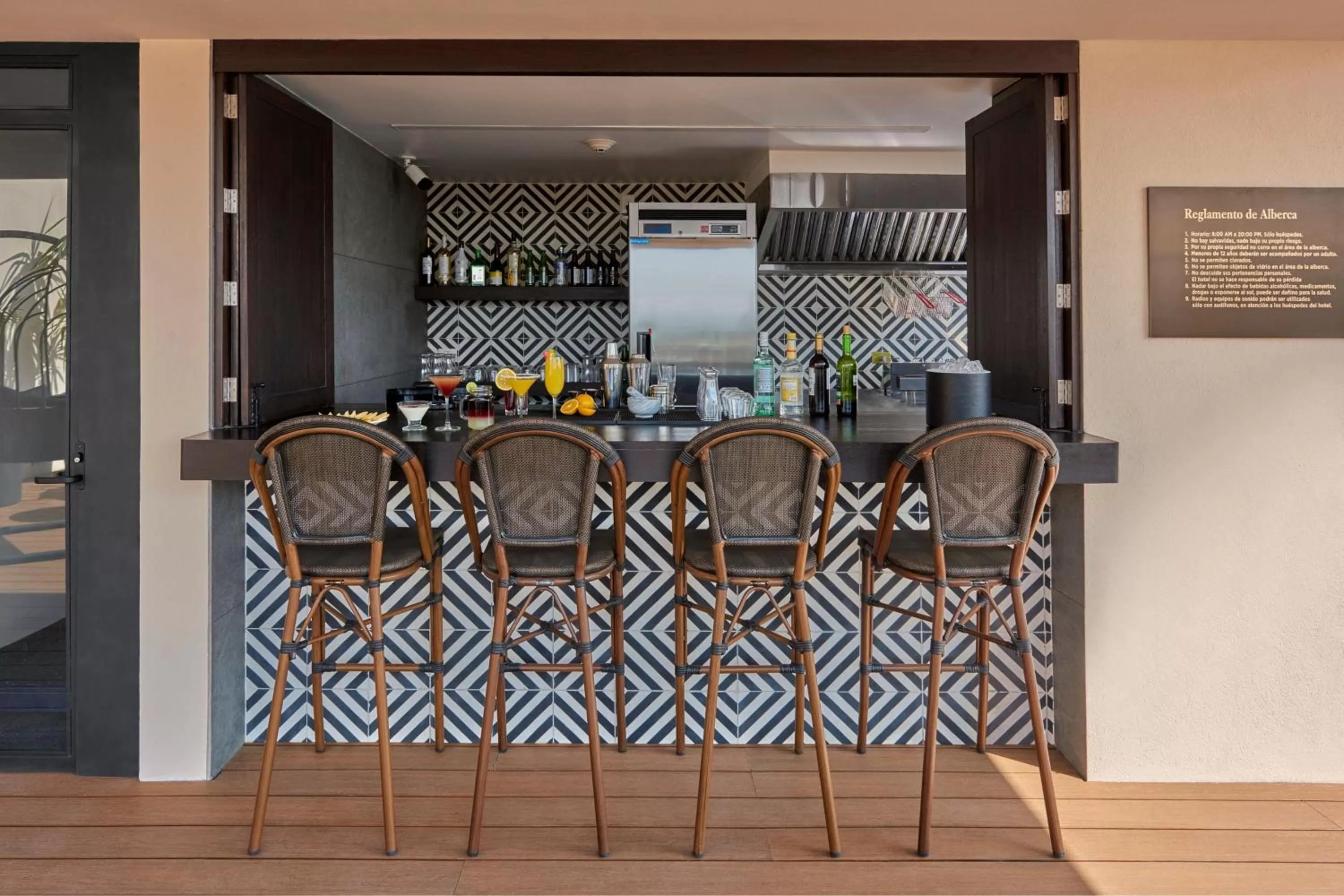 Lounge or bar in City Centro by Marriott San Luis Potosi