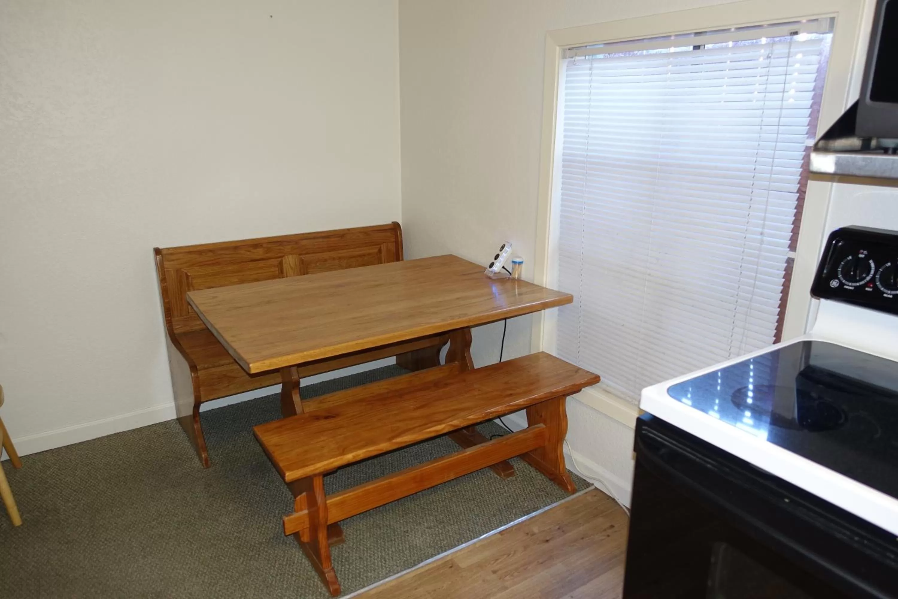 Kitchen or kitchenette, Dining Area in Big Meadow Lodge
