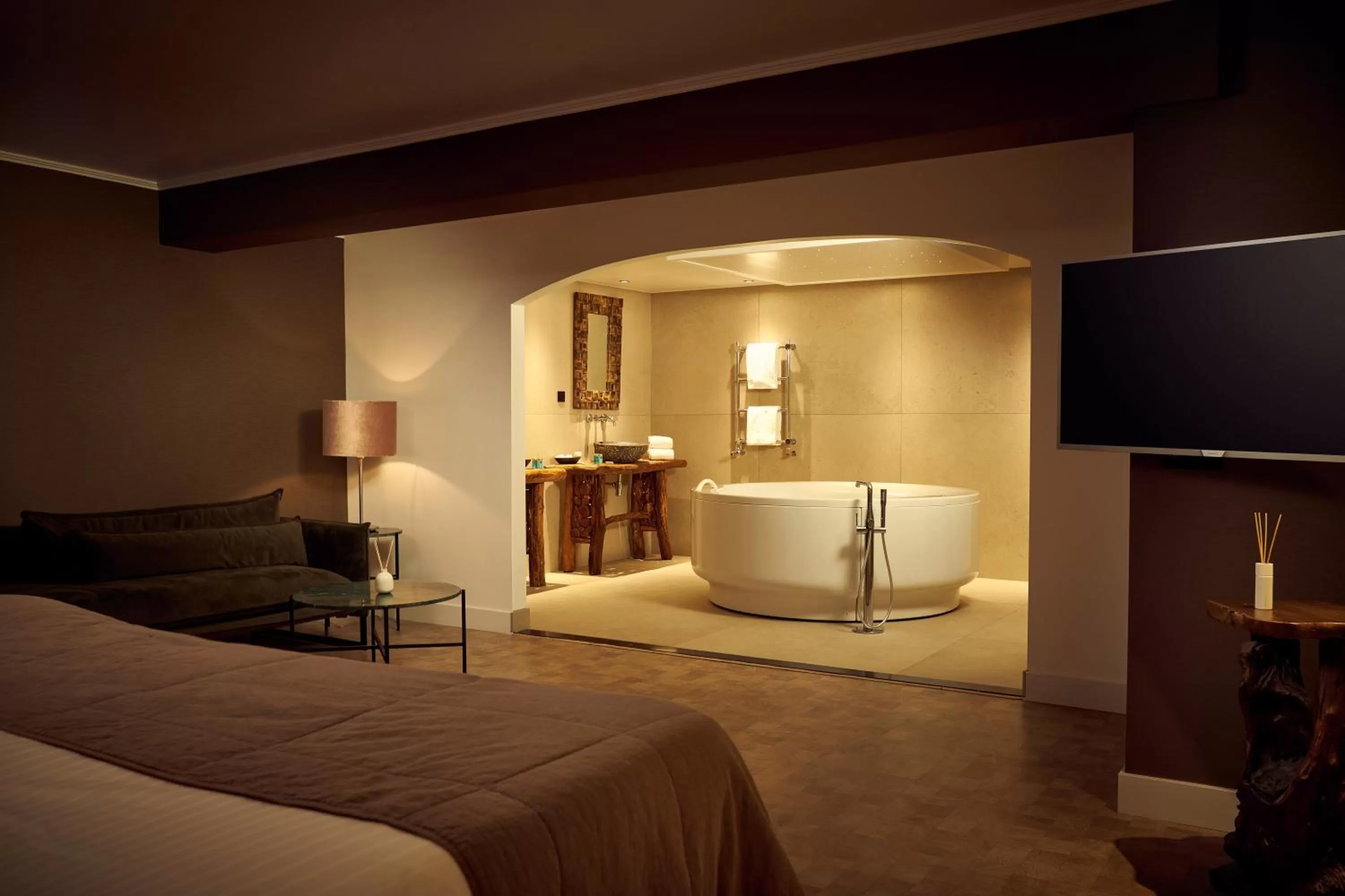 Living room, Bed in Van der Valk Hotel Emmeloord