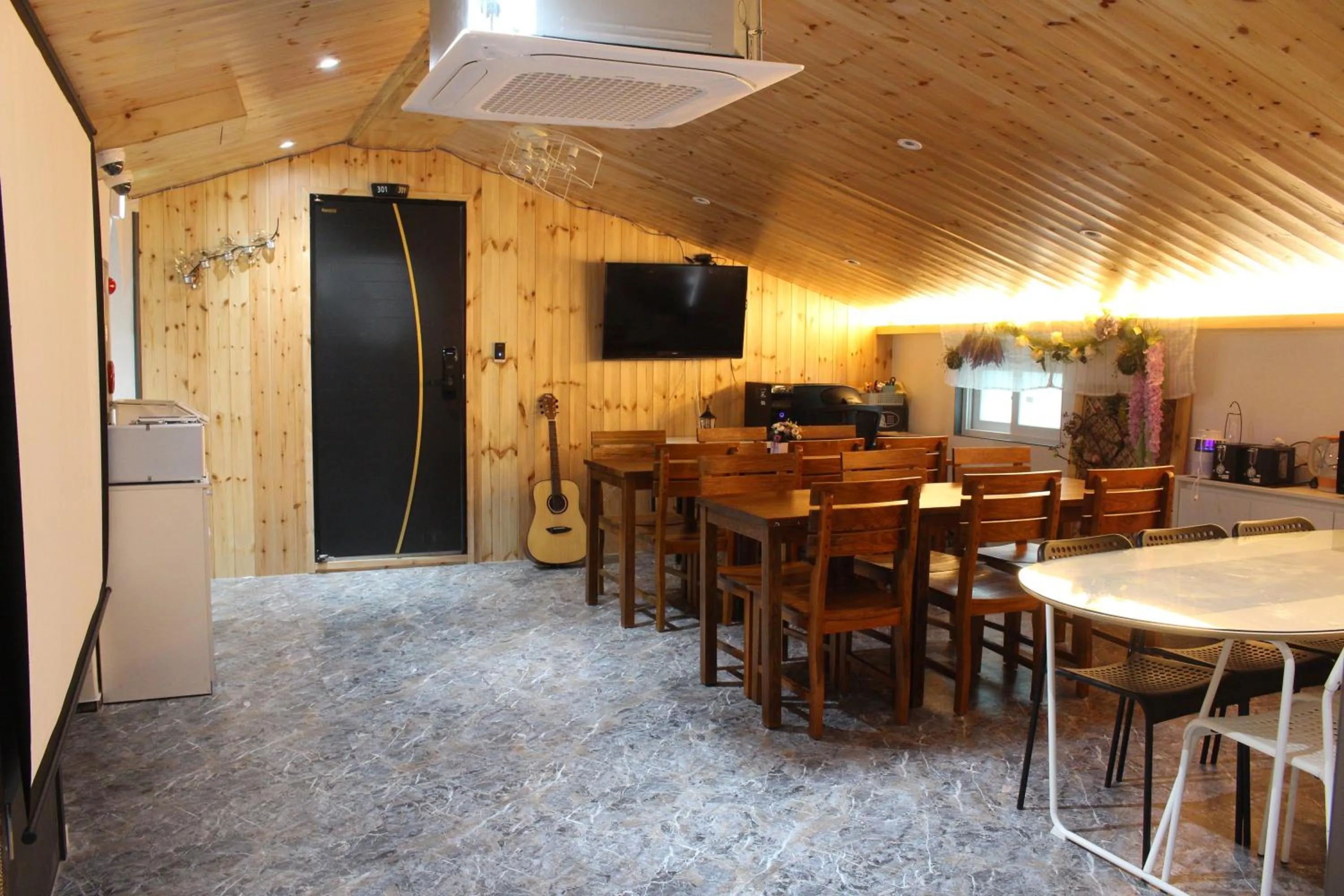 Dining area in The Road Hotel