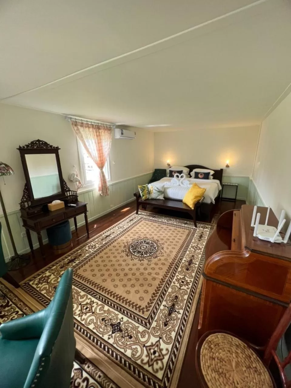 Photo of the whole room in RoomQuest Rim Praya Dinsor Road