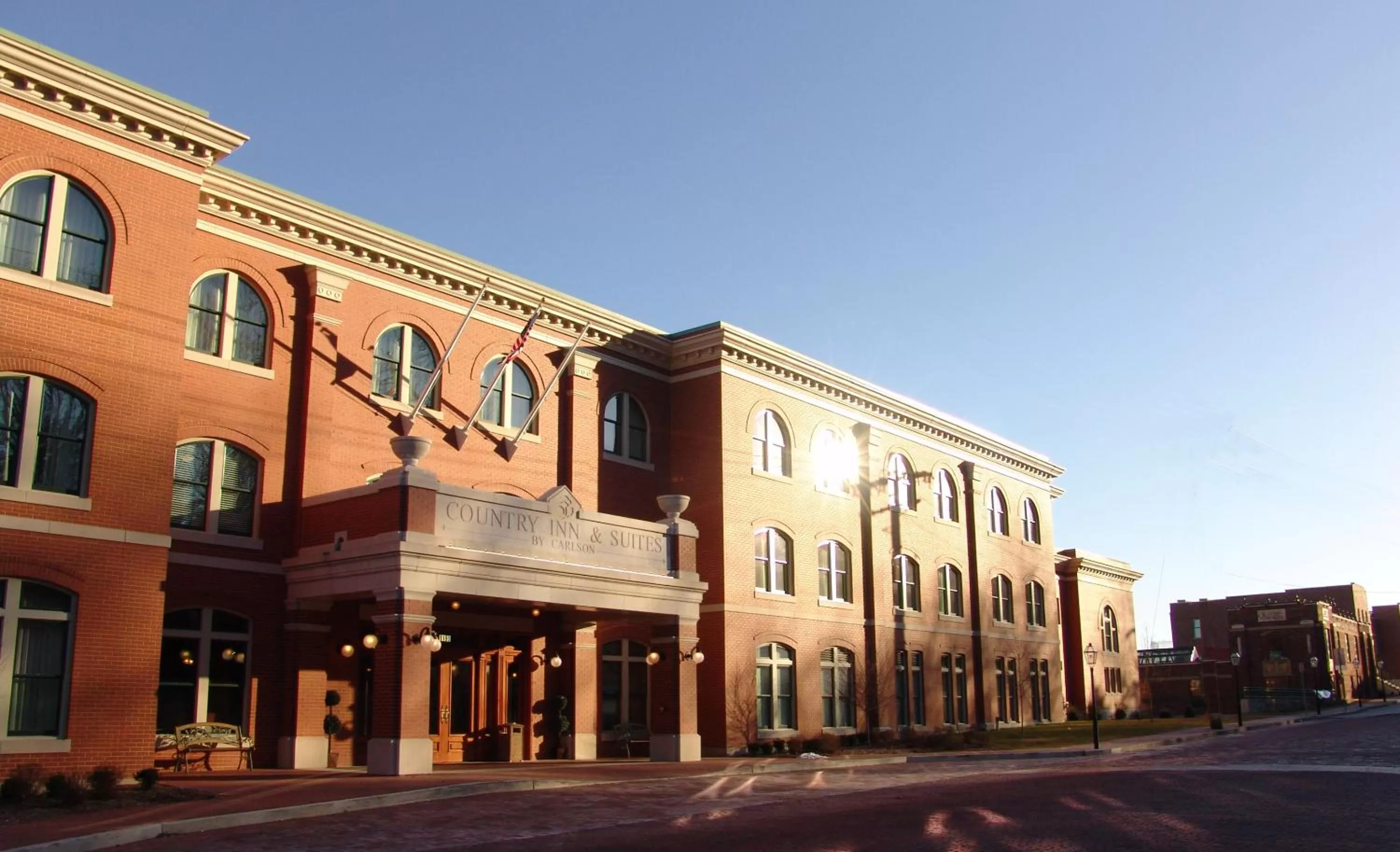 Facade/entrance in Country Inn & Suites by Radisson, St Charles Historic District