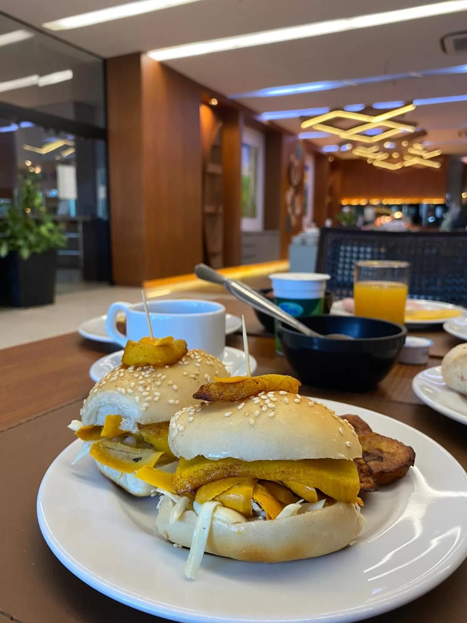 Restaurant/places to eat in Quality Hotel Manaus