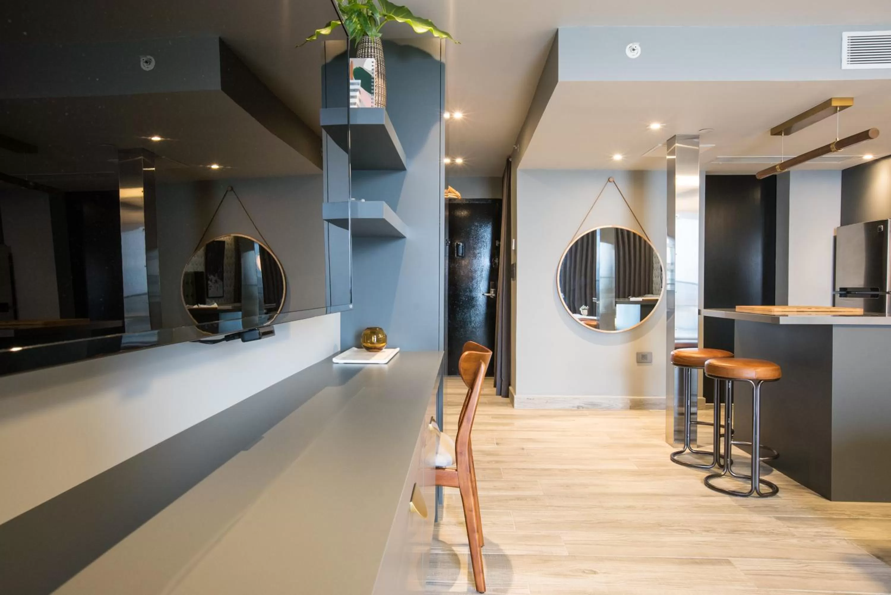 TV and multimedia, Lounge/Bar in OCEAN VIEW DELUXE SUITE: PVT. BEACH & POOL