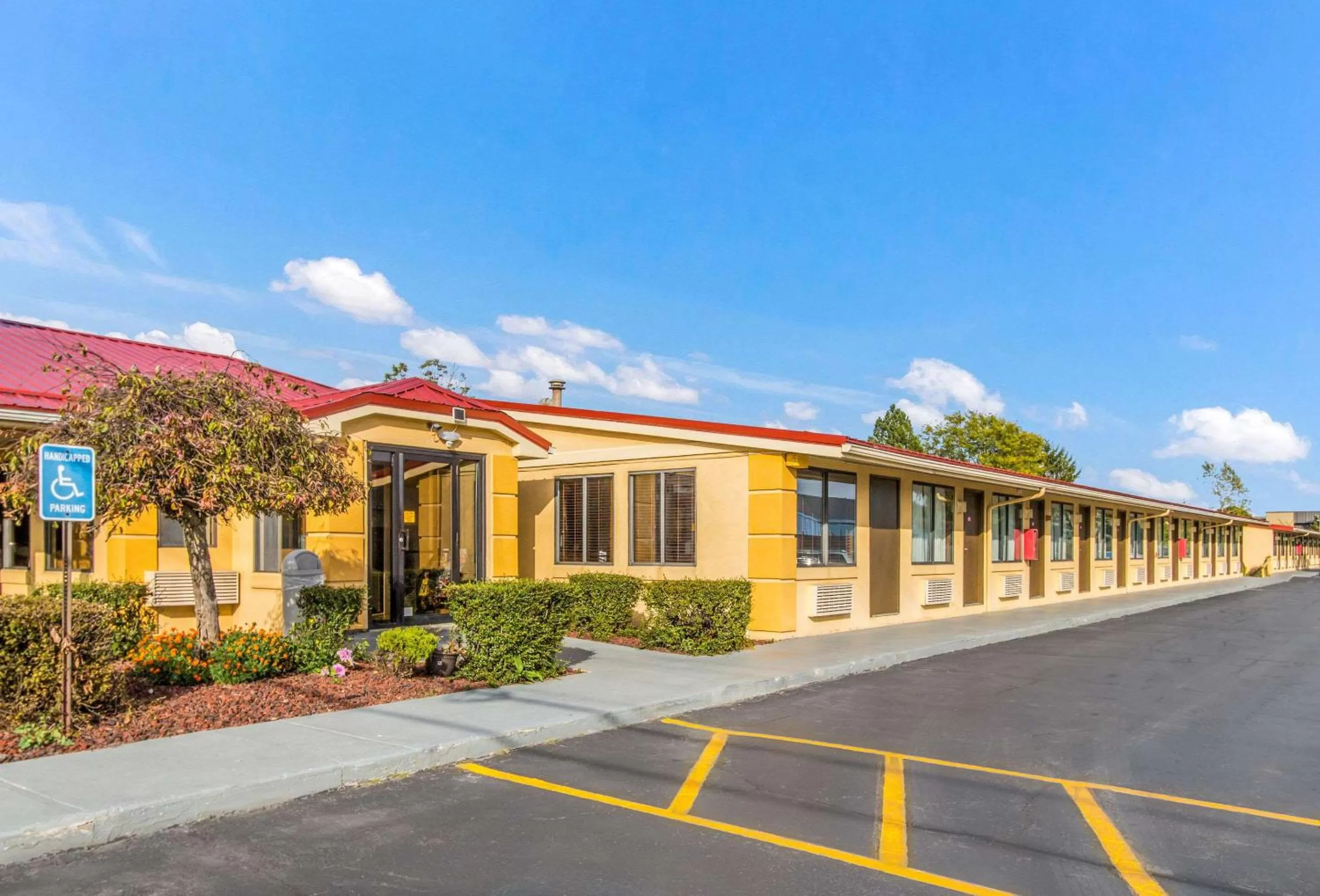 Property building in Econo Lodge