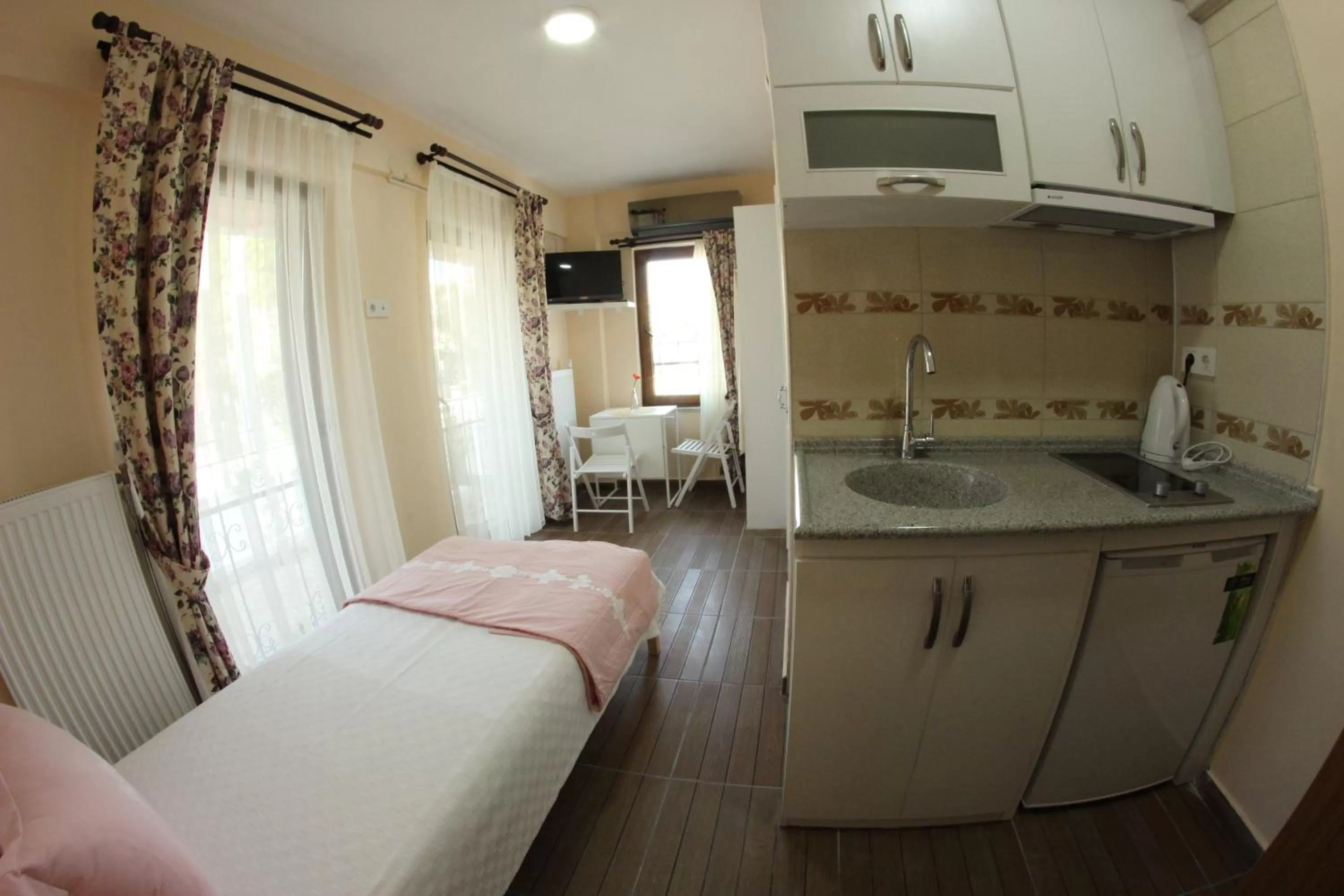 Photo of the whole room, Bed in Ede Apart Otel