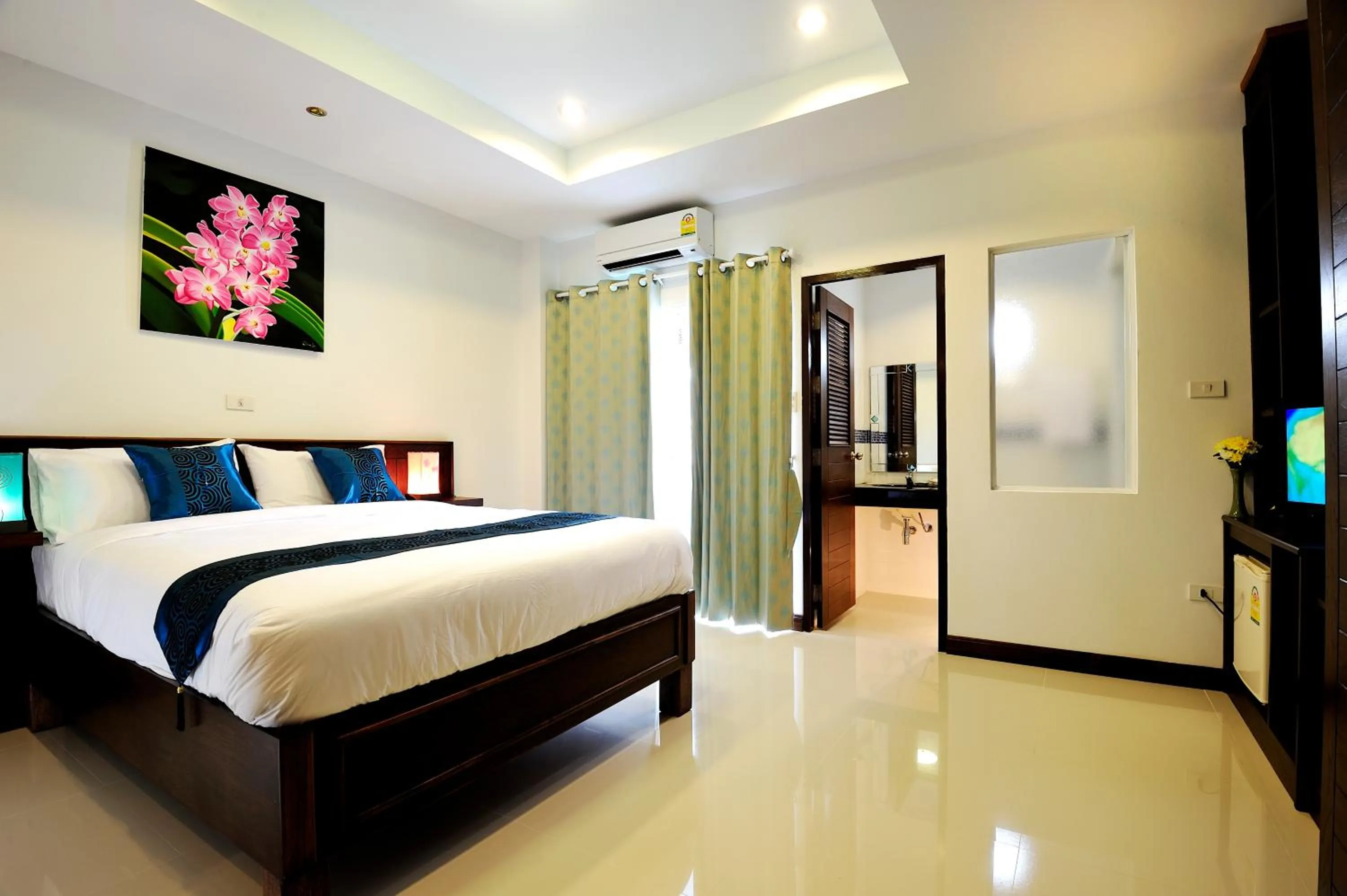 Bed in Ruen Buathong Boutique Hotel Patong Beach