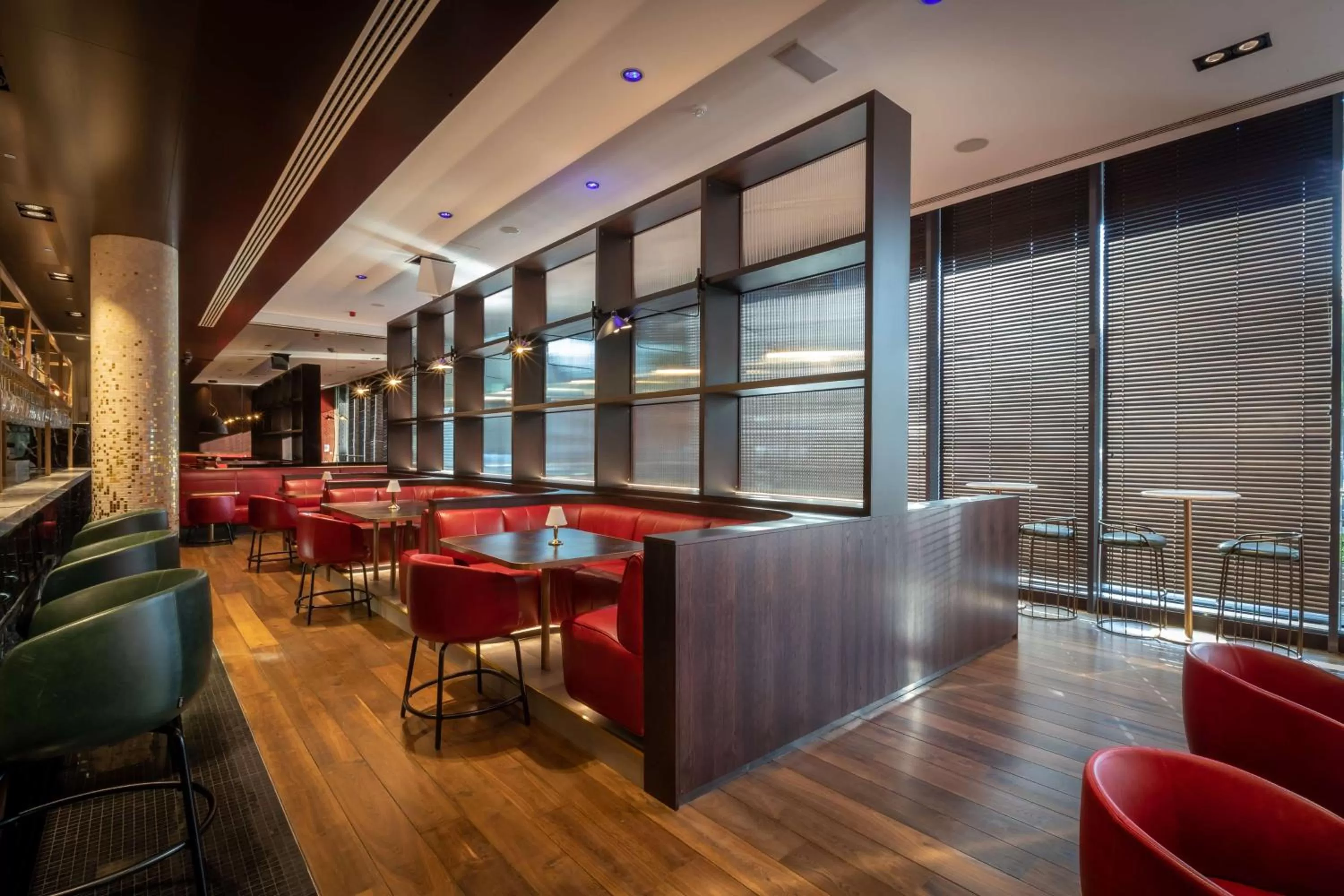 Lounge or bar in Radisson Blu Royal Hotel Dublin