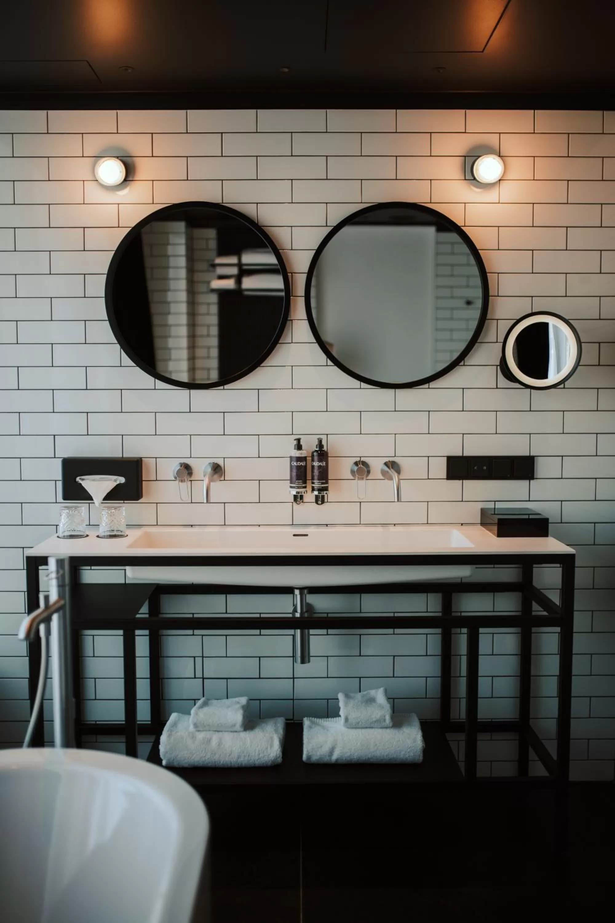 Shower in The Bridge Wroclaw - MGallery