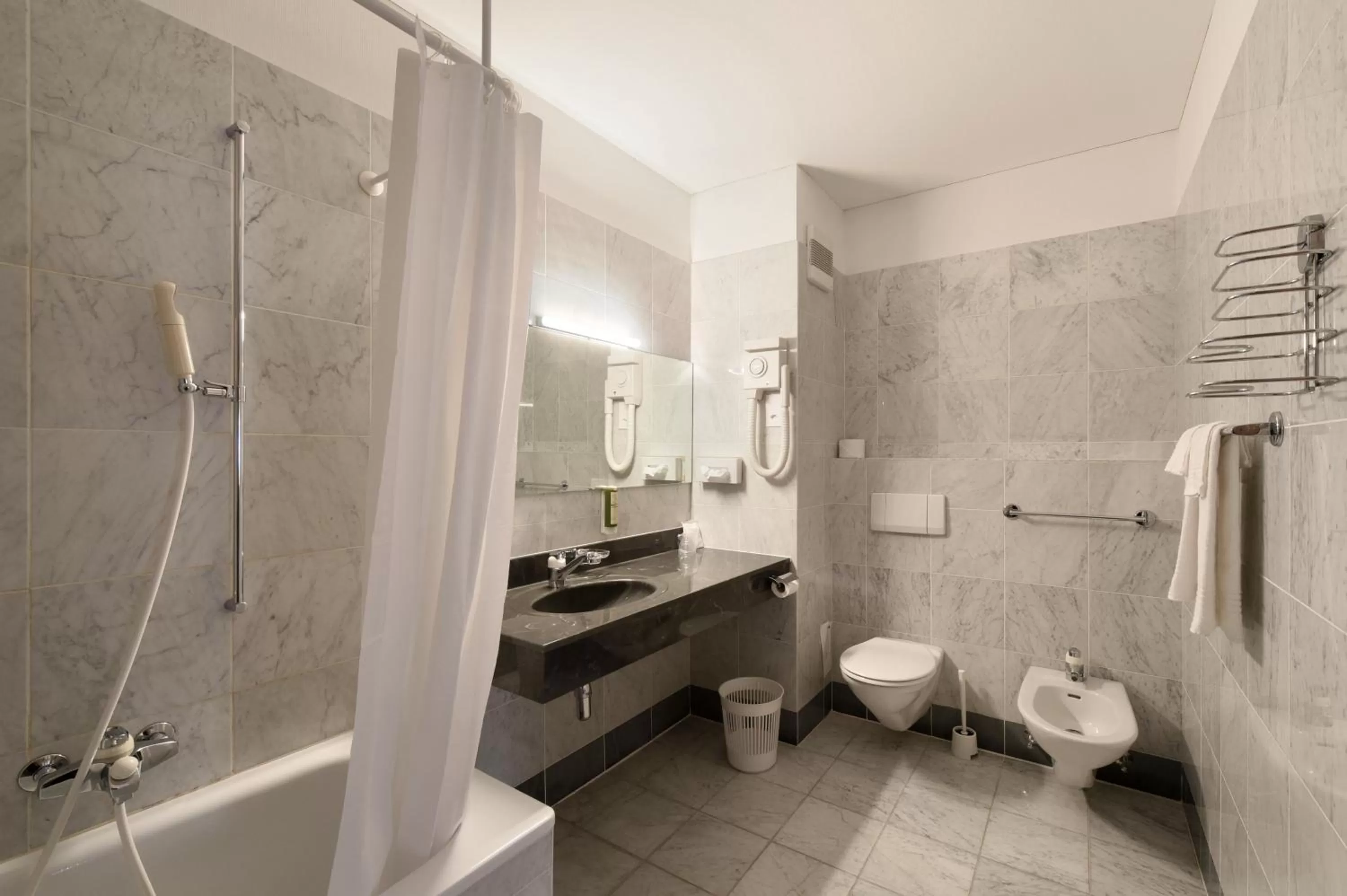 Bathroom in Hôtel des Vignes