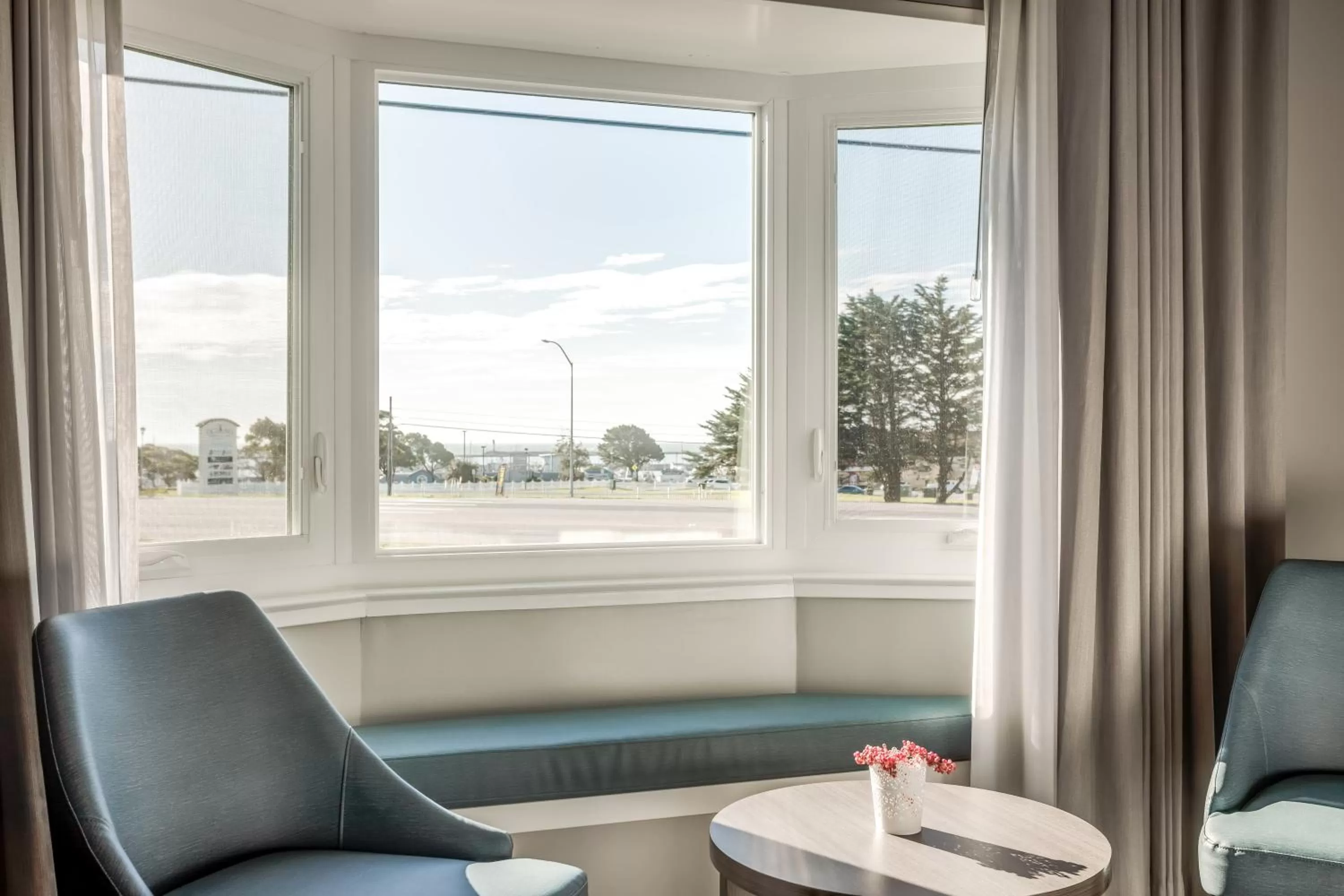 Seating area in Harbor View Inn