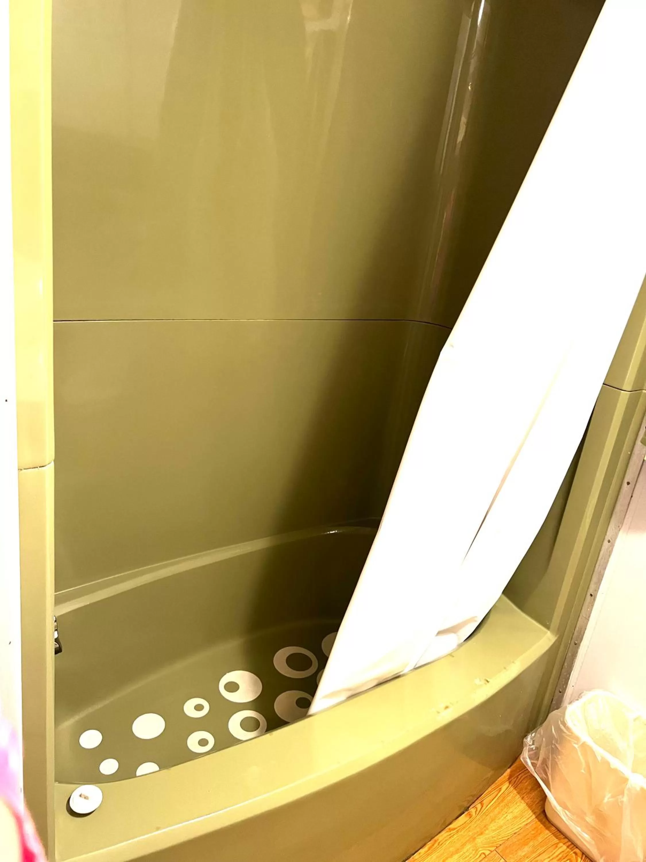 Bathroom in White Caps Motel and RV Park