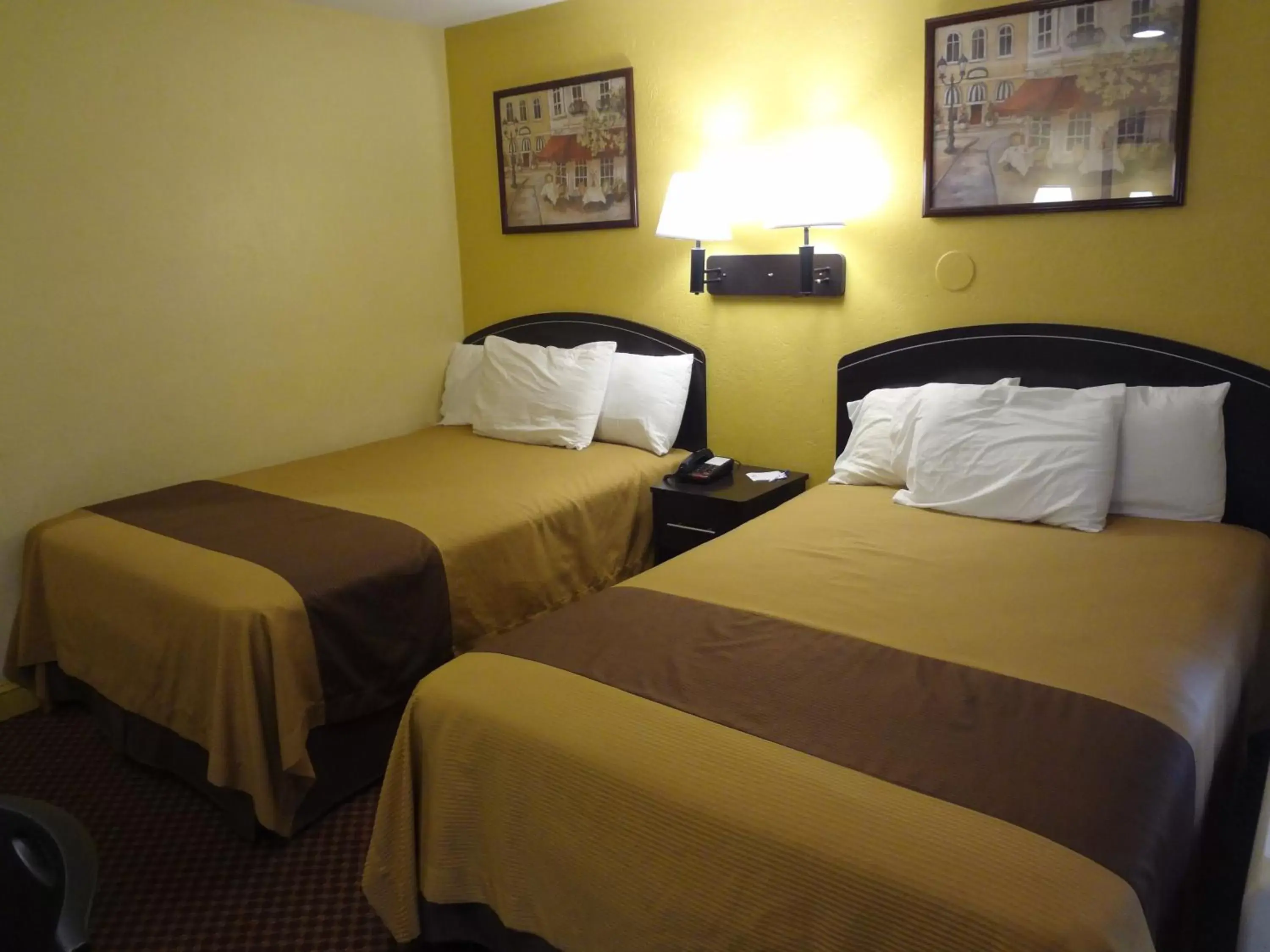Double Room with Two Double Beds - Non-Smoking in Americas Best Value Inn - Goldsboro Double Room with Two Double Beds - Non-Smoking in Americas Best Value Inn - Goldsboro
